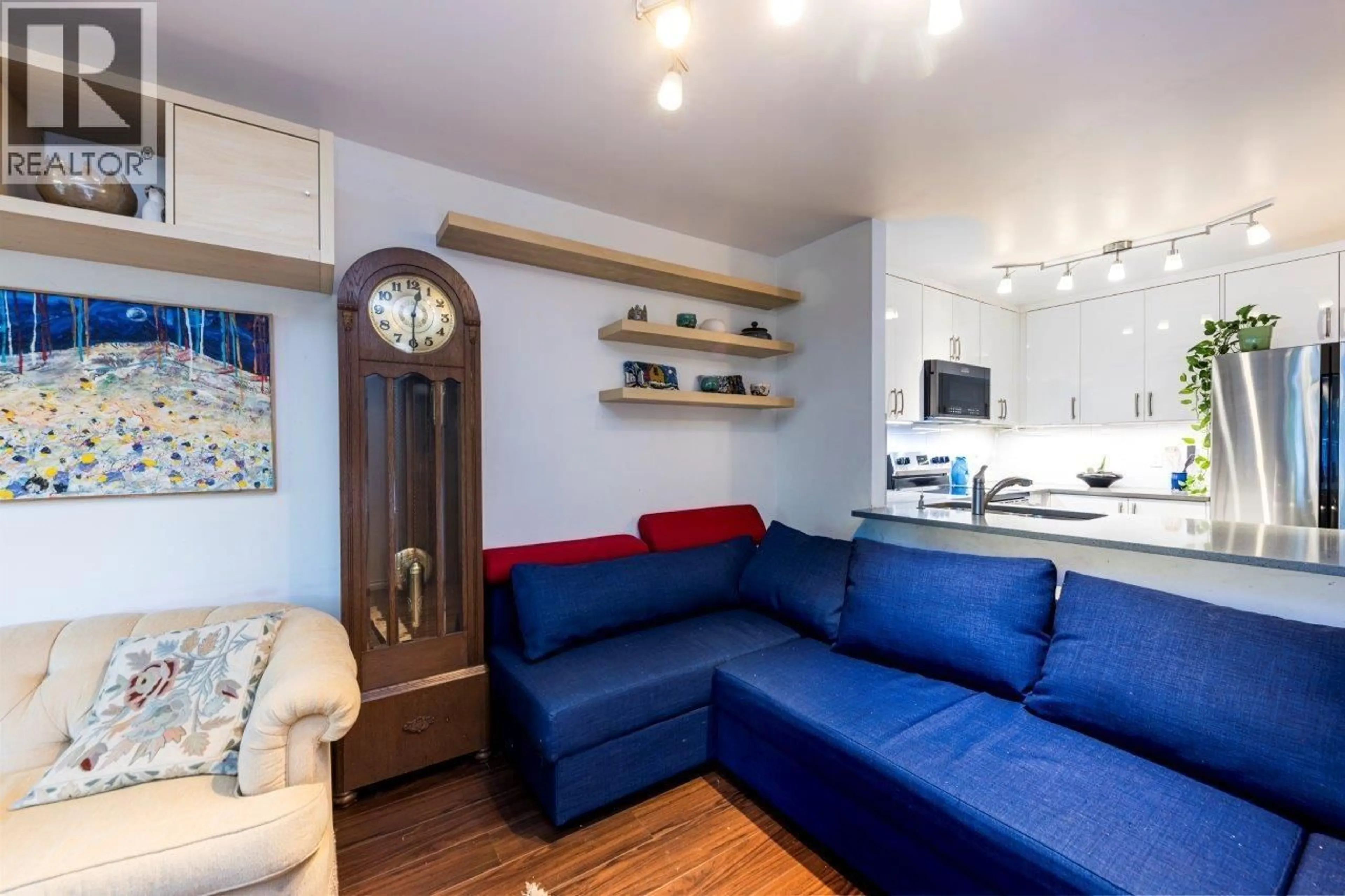 Living room with furniture, wood/laminate floor for 104 - 5281 OAKMOUNT CRESCENT, Burnaby British Columbia V5H4S7