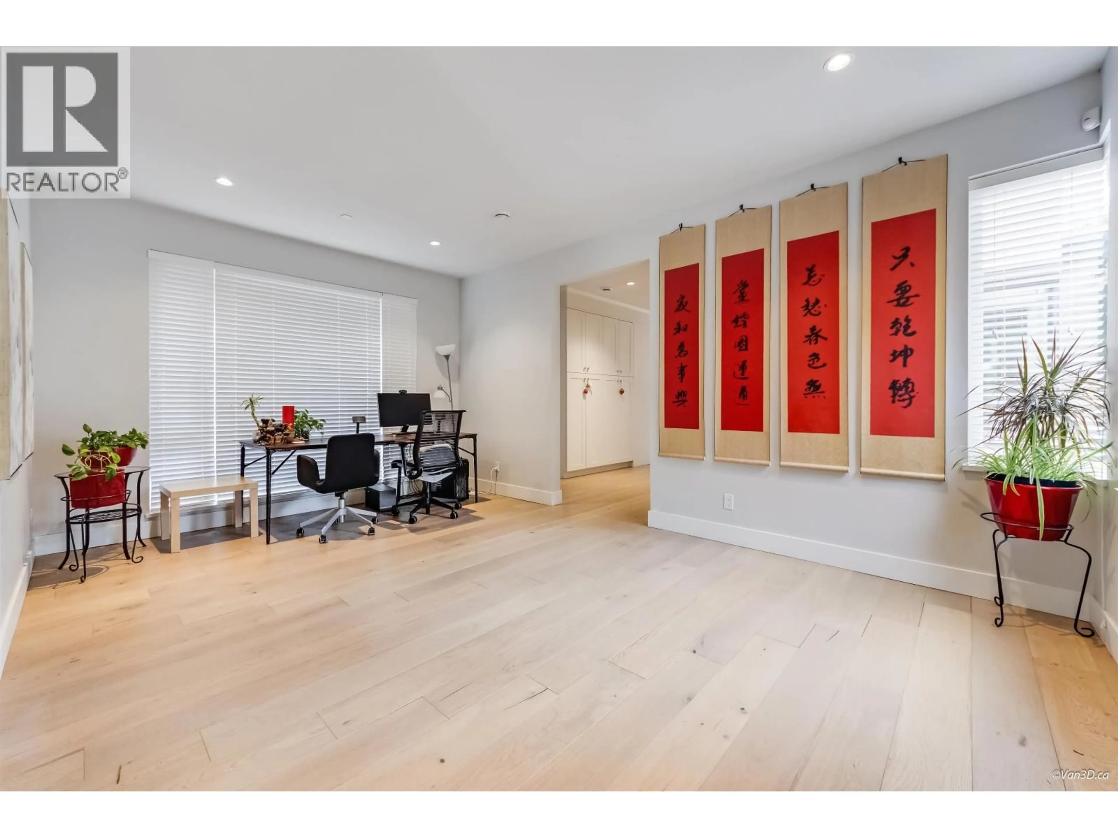 Indoor foyer for 9428 GENERAL CURRIE ROAD, Richmond British Columbia V6Y0K3