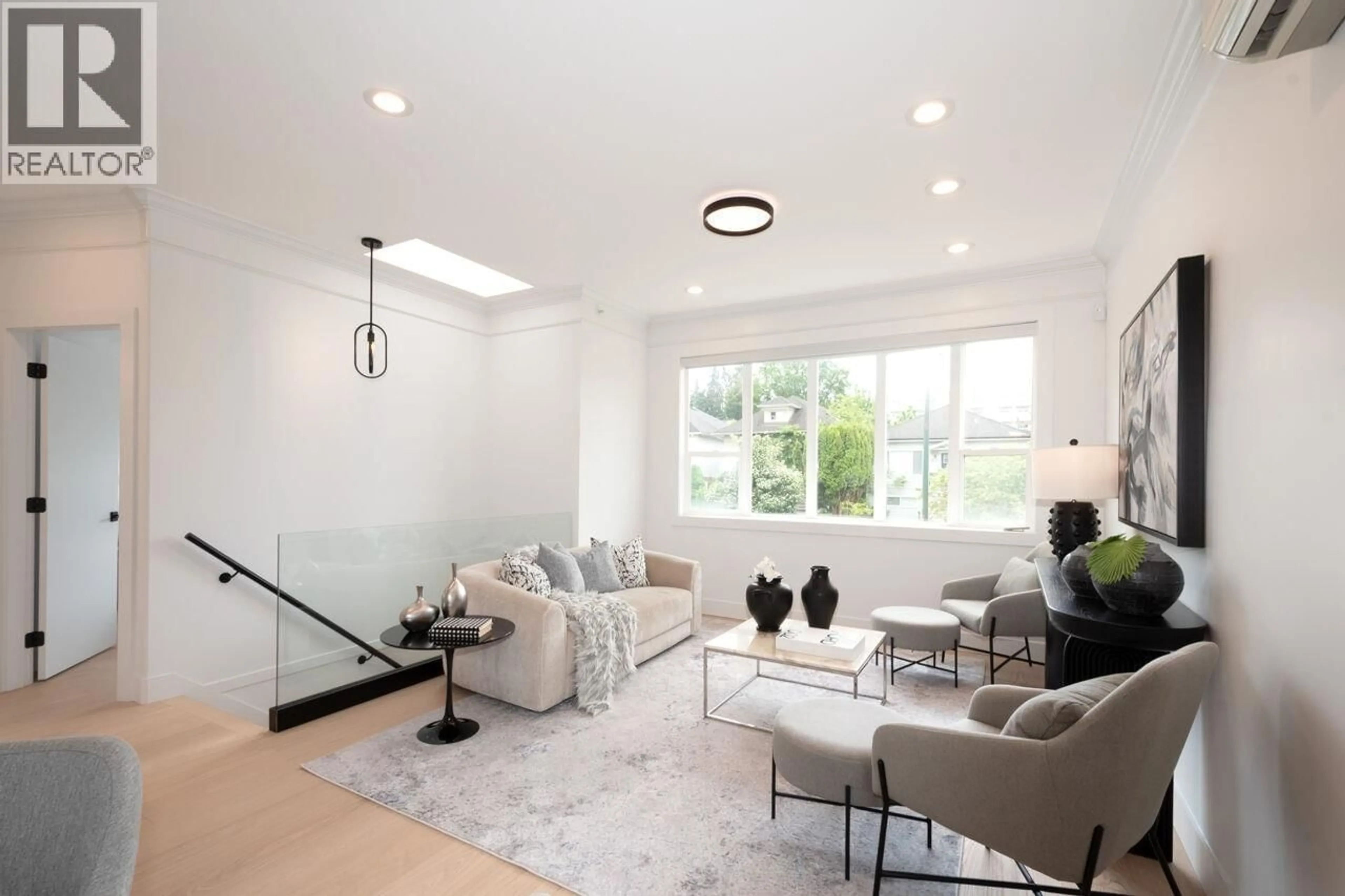 Living room with furniture, unknown for 827 32ND AVENUE, Vancouver British Columbia V5V2Y7