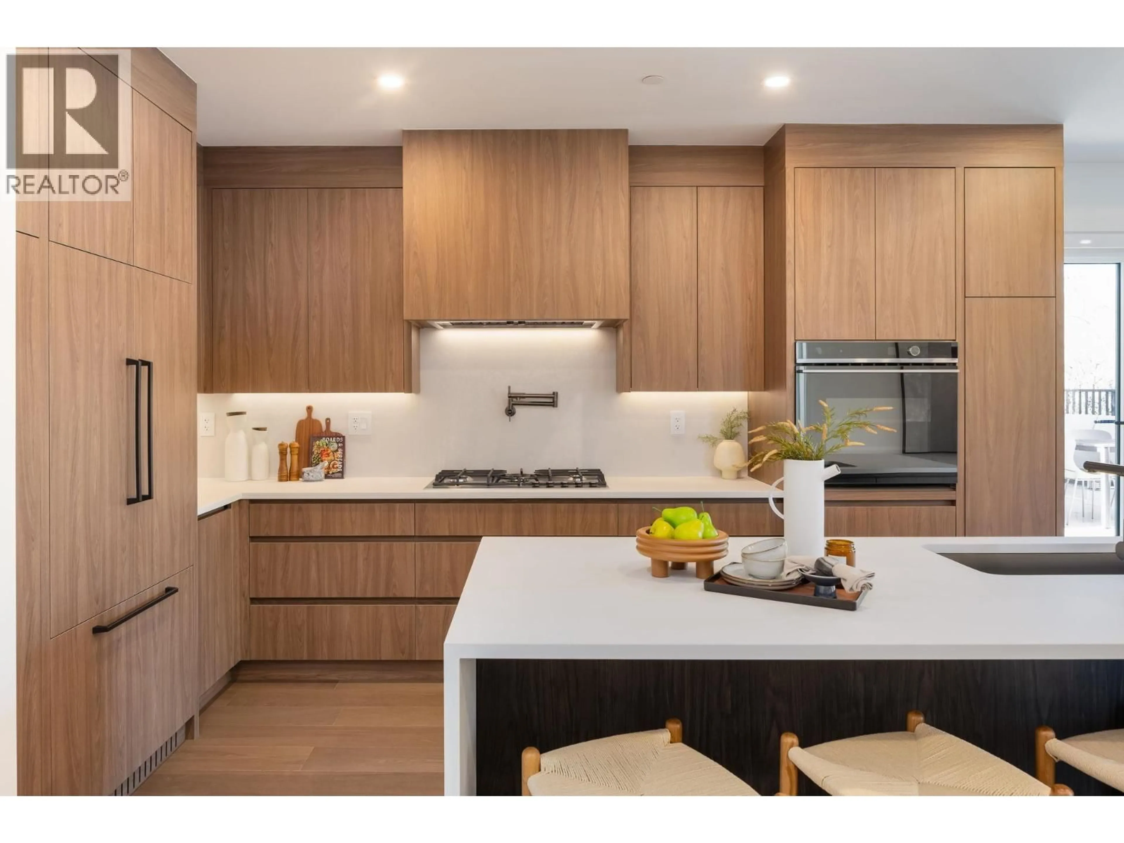 Contemporary kitchen, wood/laminate floor for 3 - 950 57TH AVENUE, Vancouver British Columbia V6P1S3