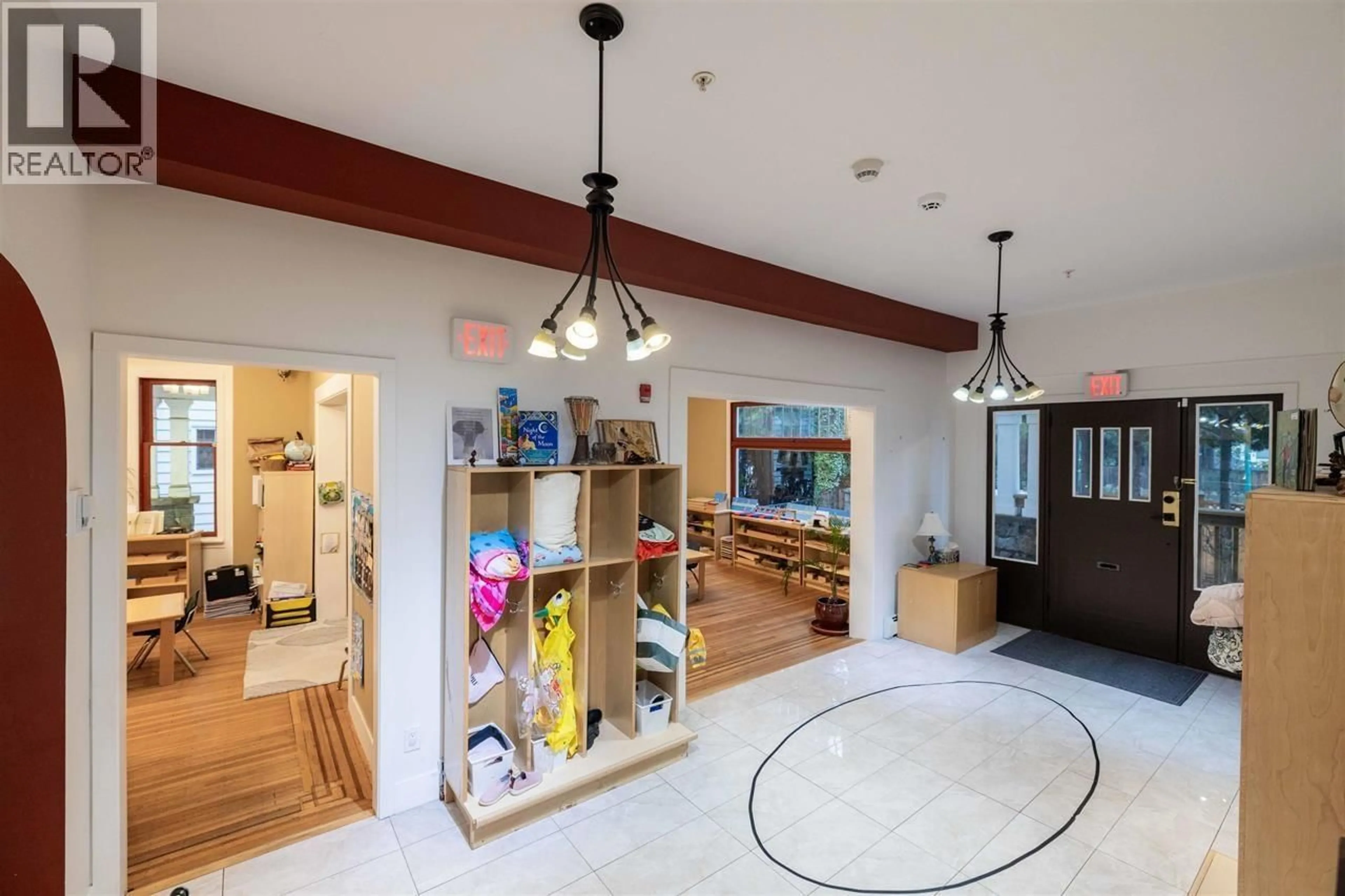 Indoor foyer for 4355 GRANVILLE STREET, Vancouver British Columbia V6H3L6