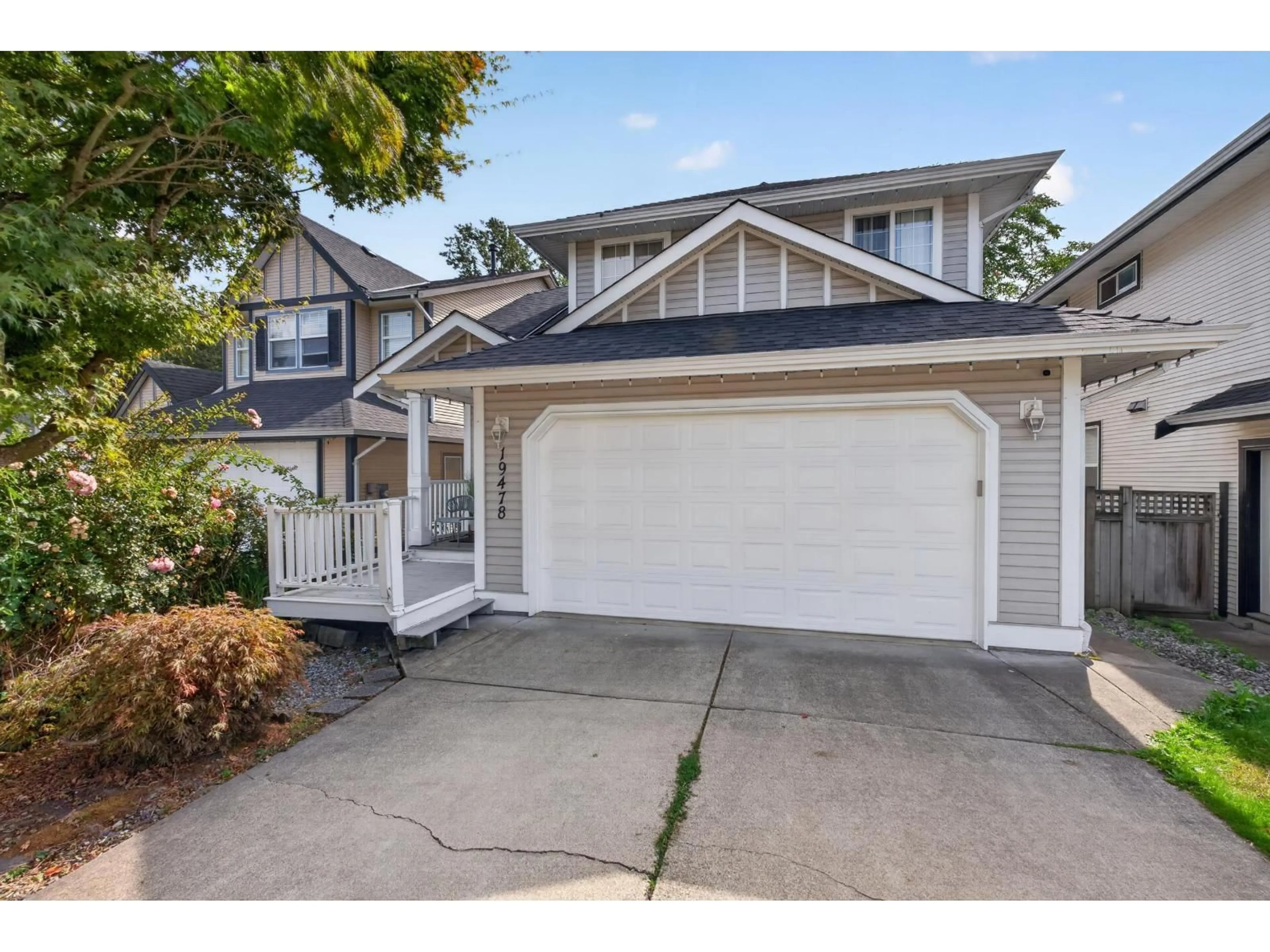 Home with vinyl exterior material, street for 19478 61 AVENUE, Surrey British Columbia V3S8Z6