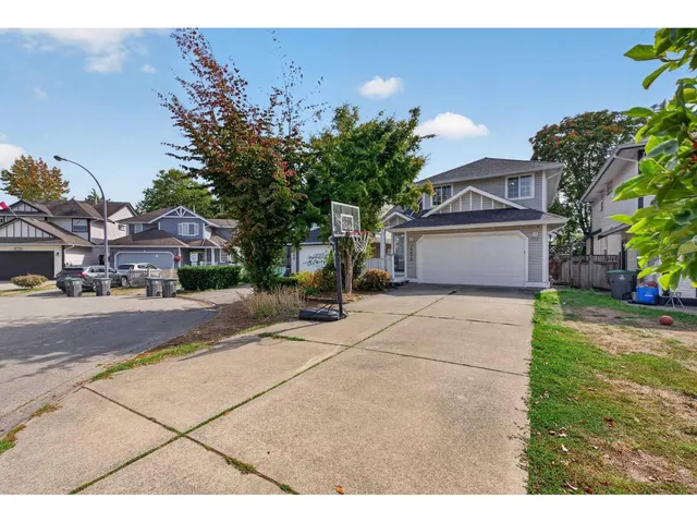19478 61 AVENUE, Surrey 2