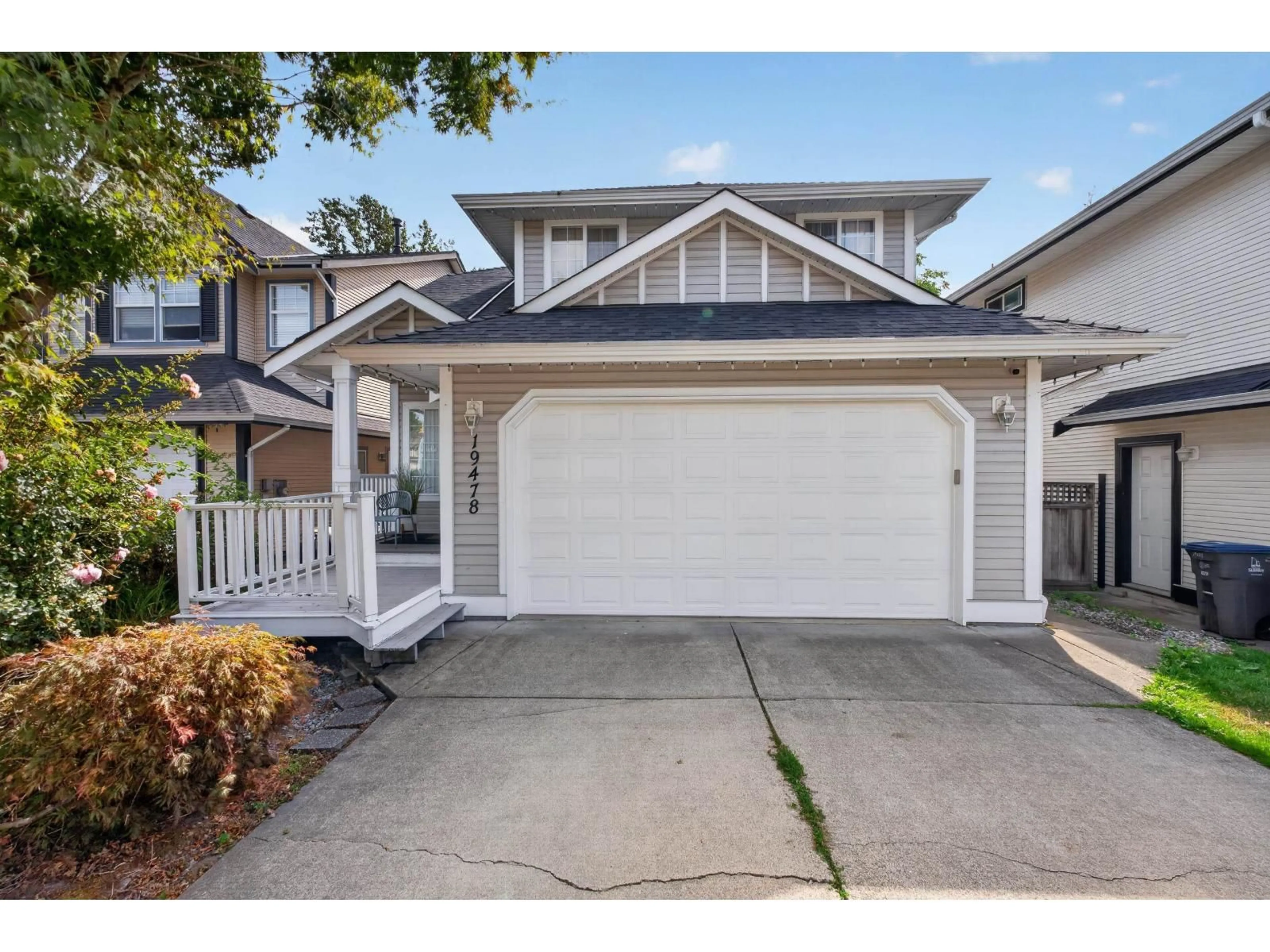 Home with vinyl exterior material, street for 19478 61 AVENUE, Surrey British Columbia V3S8Z6