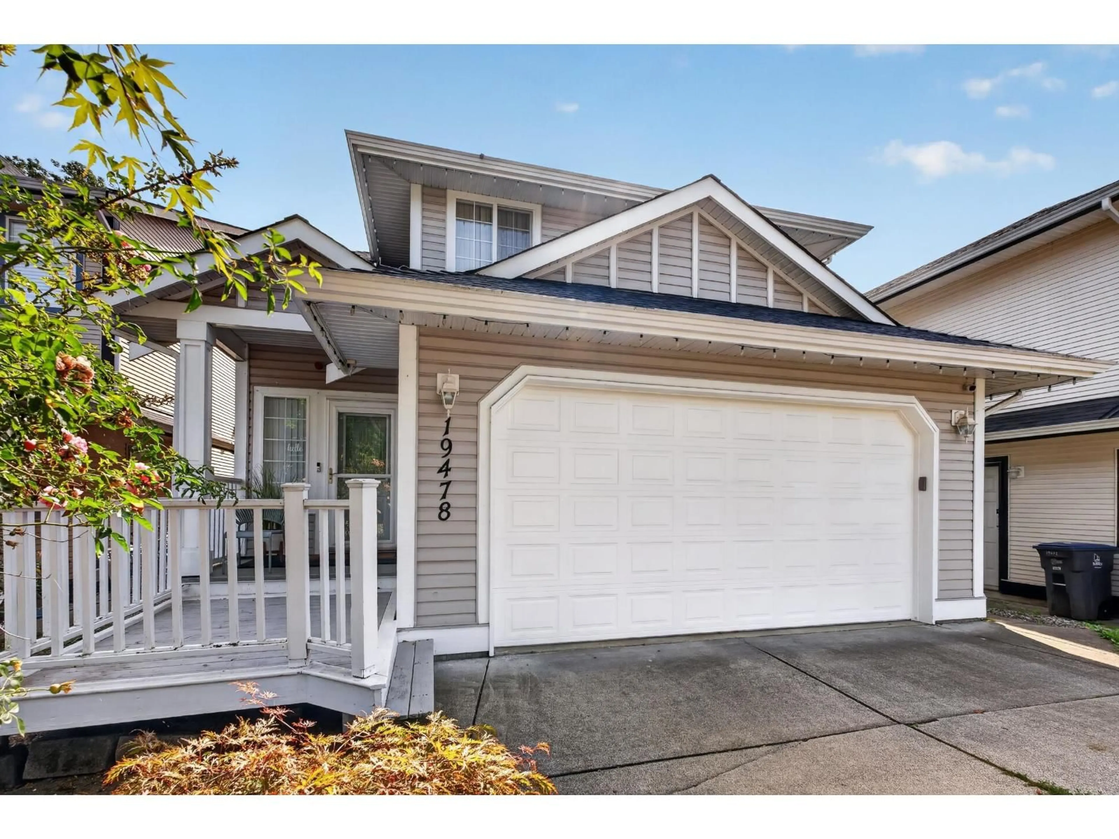 Home with vinyl exterior material, street for 19478 61 AVENUE, Surrey British Columbia V3S8Z6