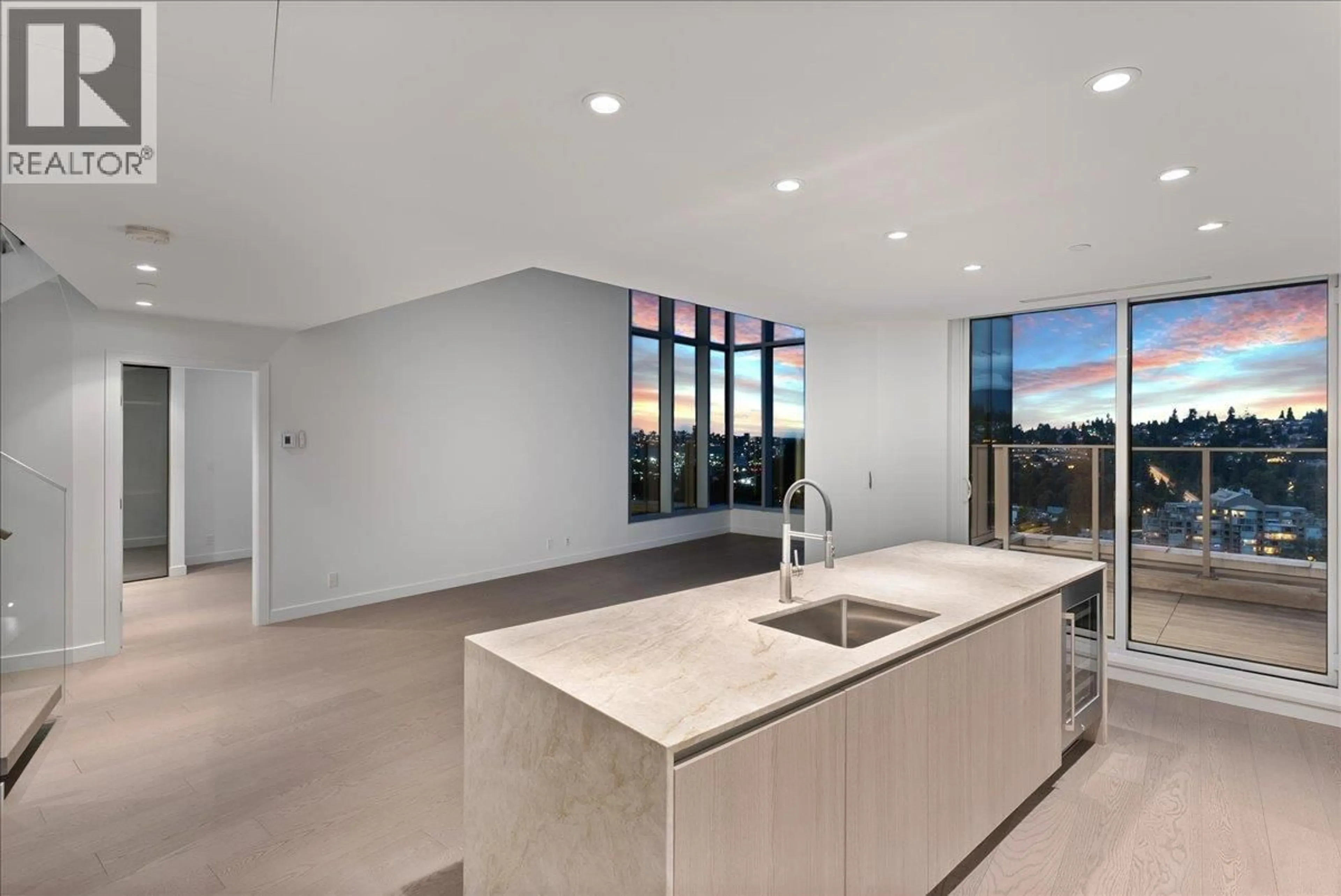 Open concept kitchen, unknown for 2406 - 1500 FERN STREET, North Vancouver British Columbia V7J0E6
