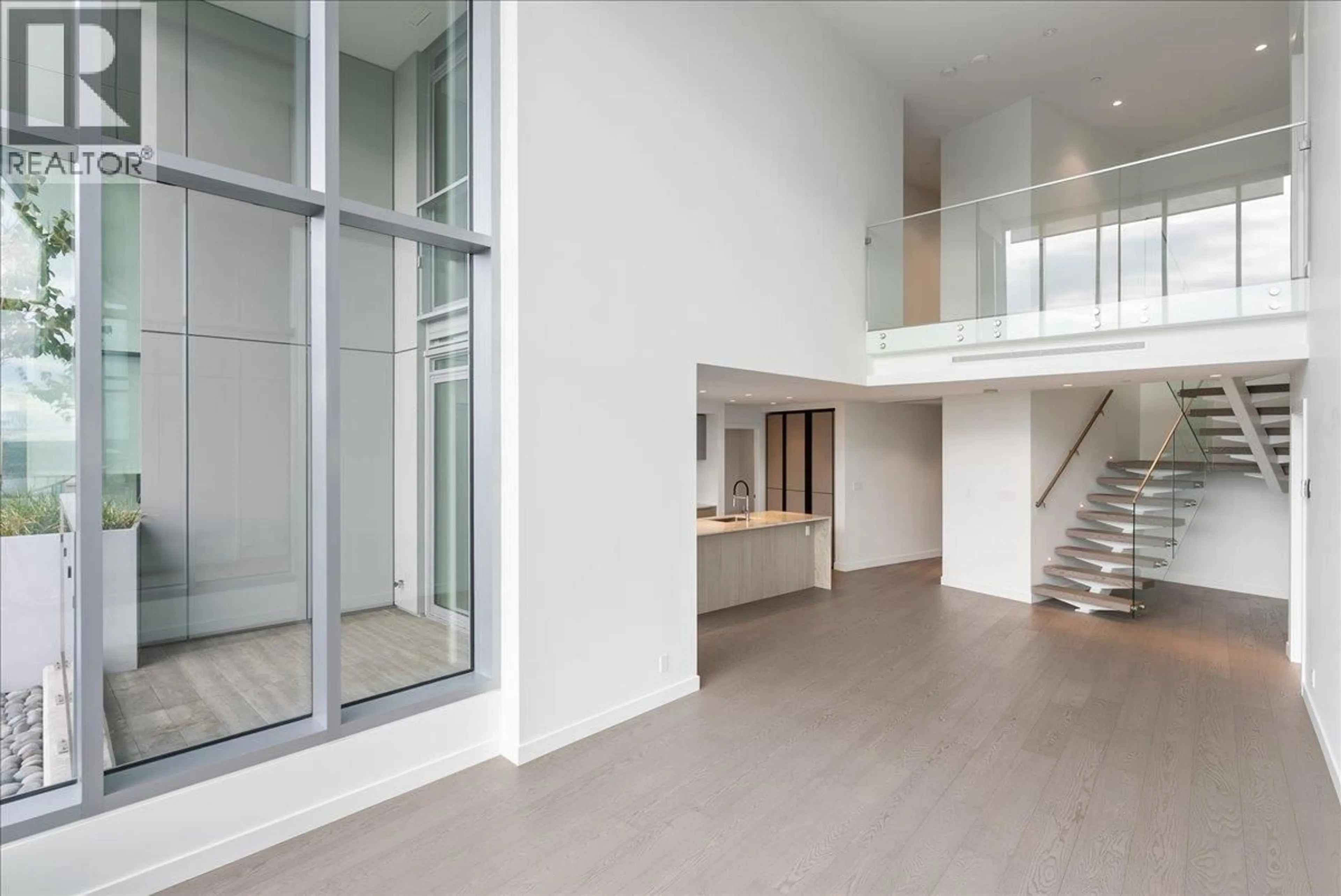 Indoor foyer for 2406 - 1500 FERN STREET, North Vancouver British Columbia V7J0E6