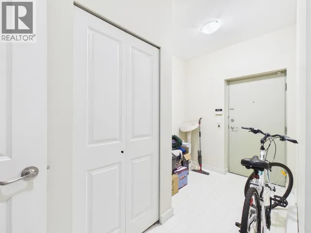 6222 LOGAN LANE, Vancouver 4