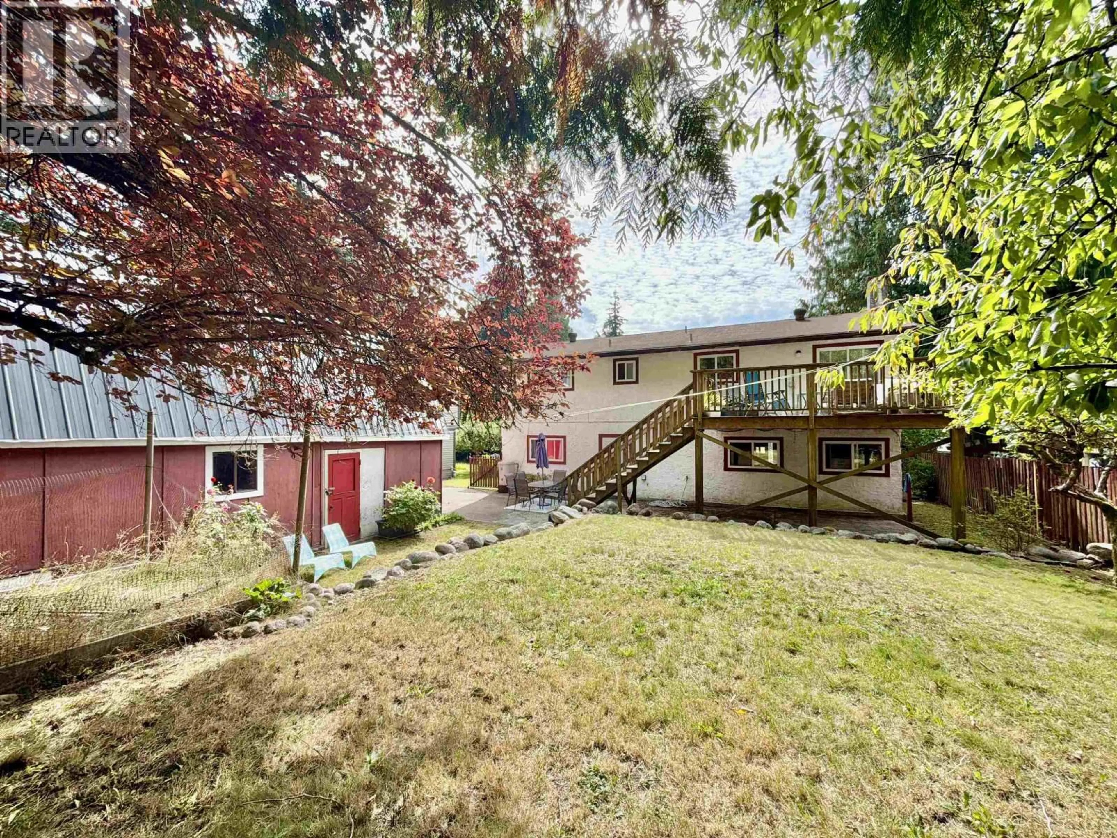A pic from outside/outdoor area/front of a property/back of a property/a pic from drone, street for 1044 FIRCREST ROAD, Gibsons British Columbia V0N1V4