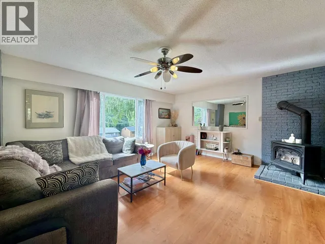 1044 FIRCREST ROAD, Gibsons 5