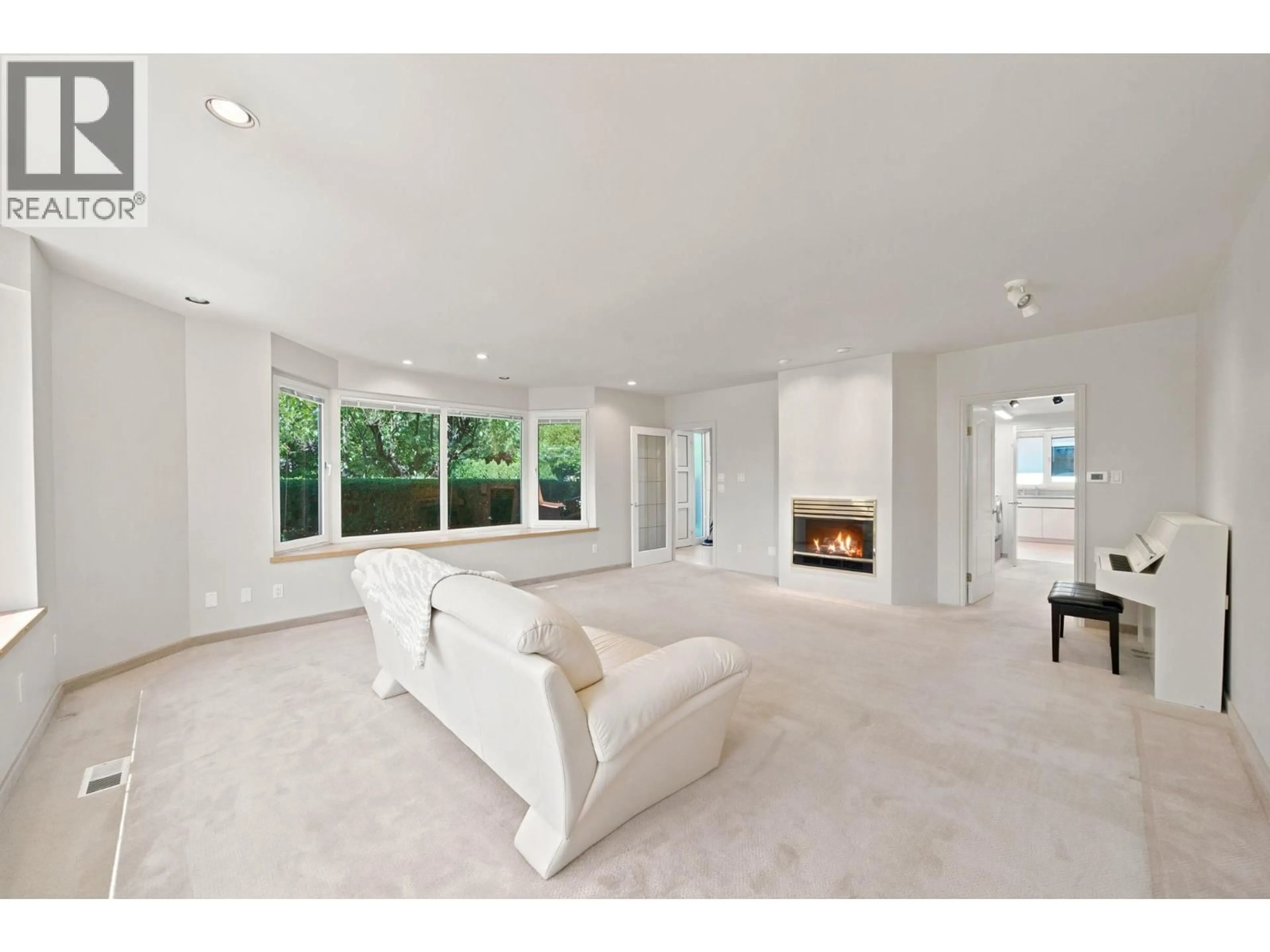 Unknown for 305 17TH STREET, North Vancouver British Columbia V7L2W1