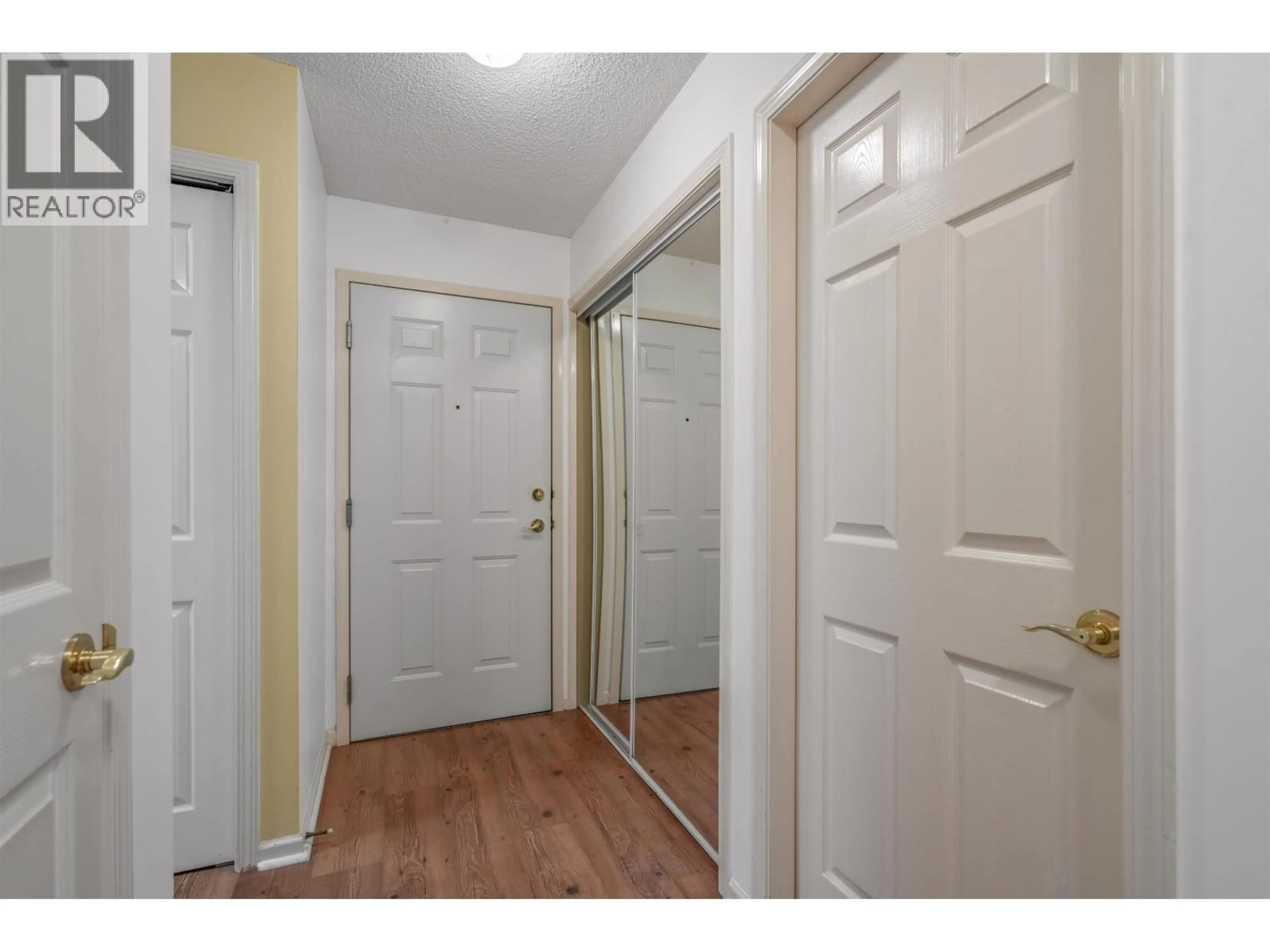 Indoor entryway for 205 - 1963 6TH AVENUE, Prince George British Columbia V2L3N5