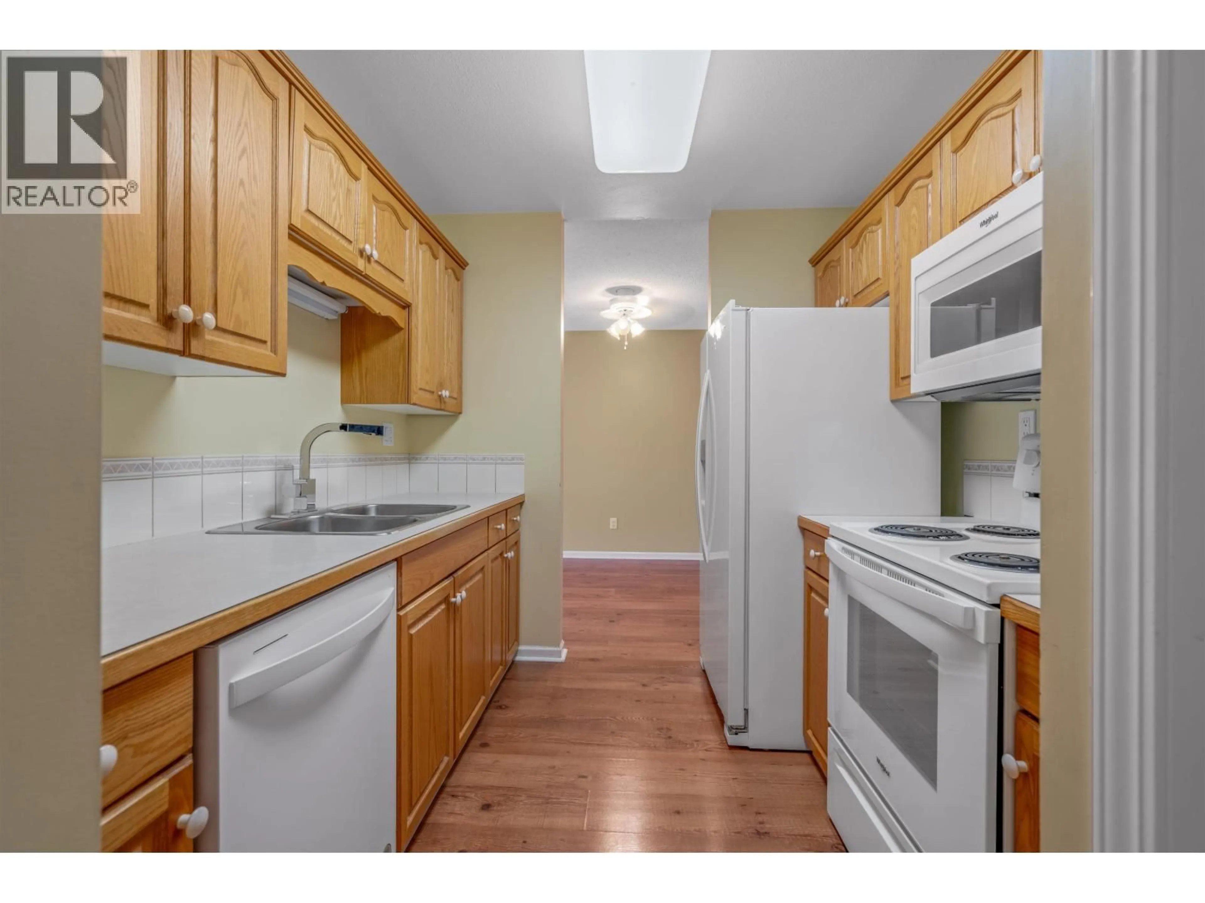 Standard kitchen, unknown for 205 - 1963 6TH AVENUE, Prince George British Columbia V2L3N5