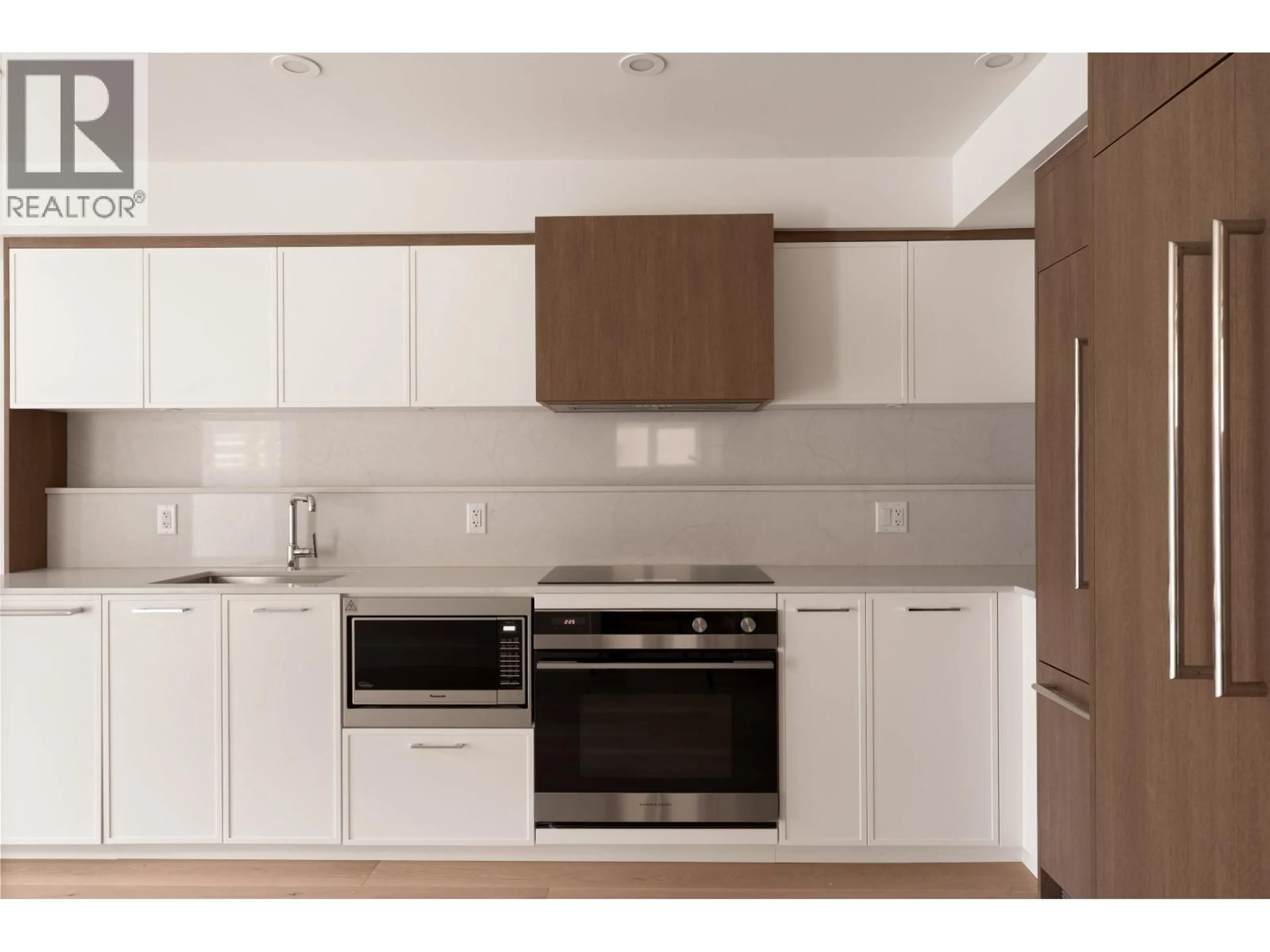 Standard kitchen, wood/laminate floor for 108 - 378 45TH AVENUE, Vancouver British Columbia V5Y0P6