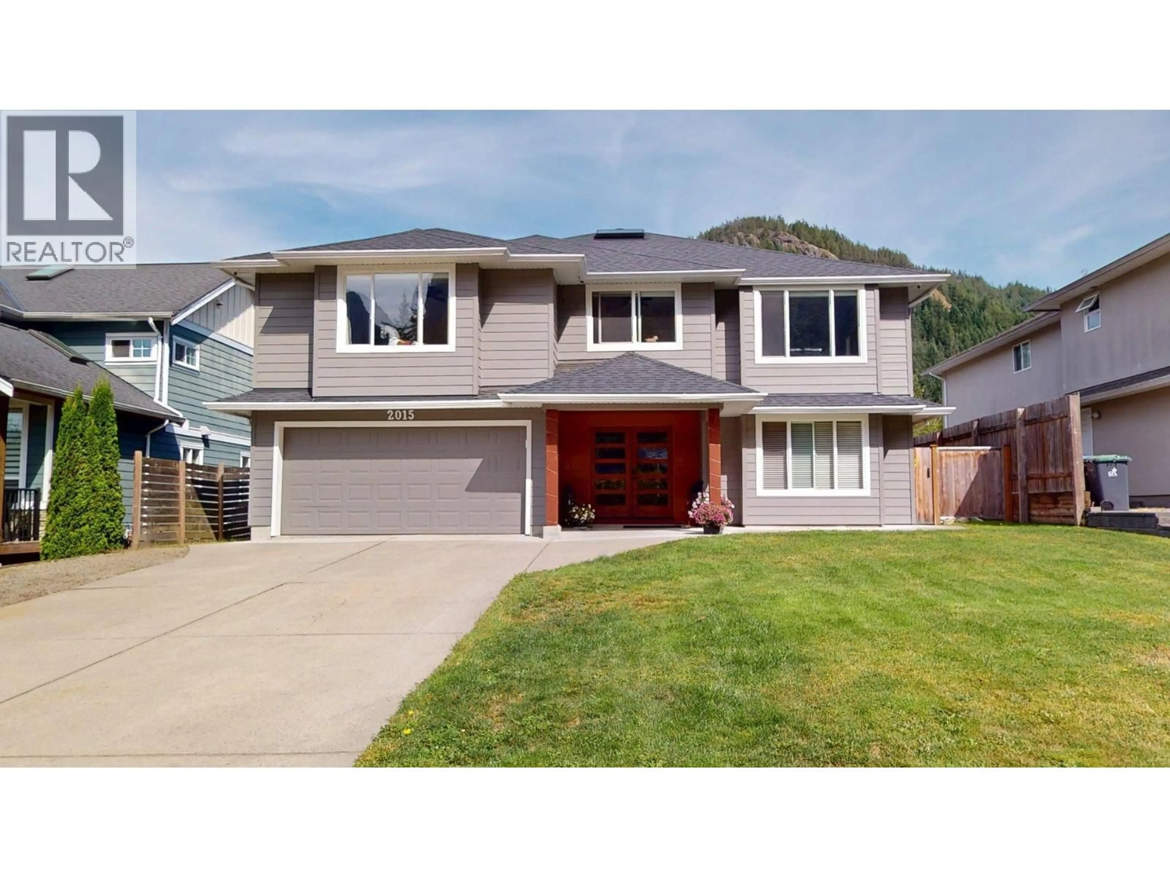 Home with vinyl exterior material, street for 2015 BALSAM WAY, Squamish British Columbia V8B0W1