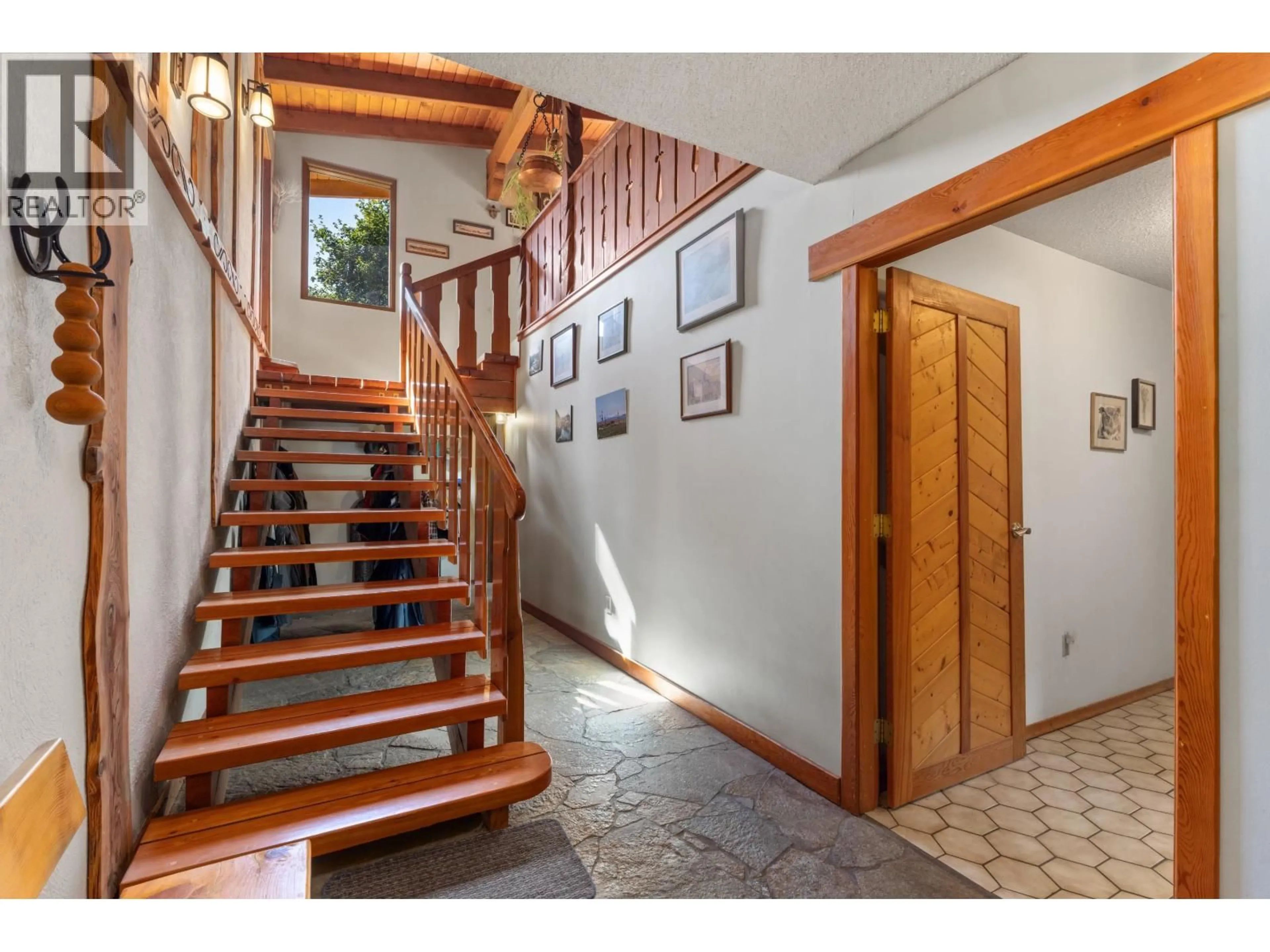 Indoor entryway for 7869 PEMBERTON MEADOWS ROAD, Pemberton British Columbia V0N2L2