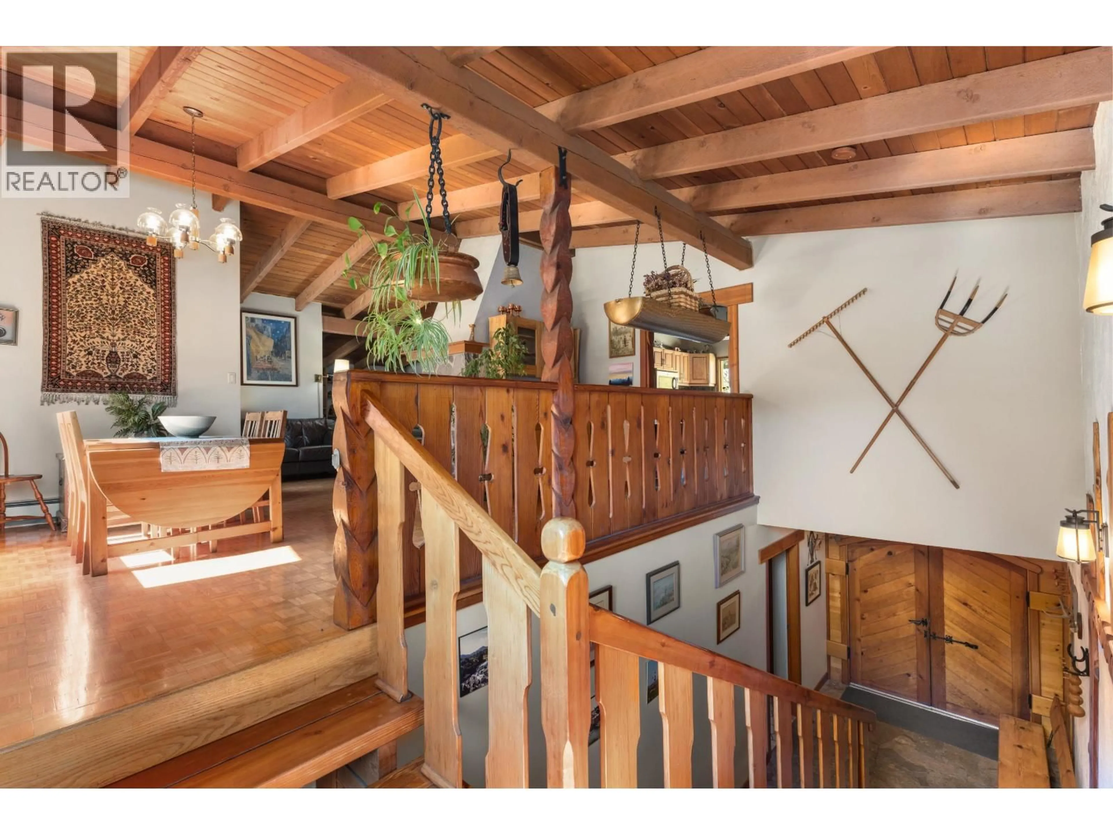Indoor foyer for 7869 PEMBERTON MEADOWS ROAD, Pemberton British Columbia V0N2L2