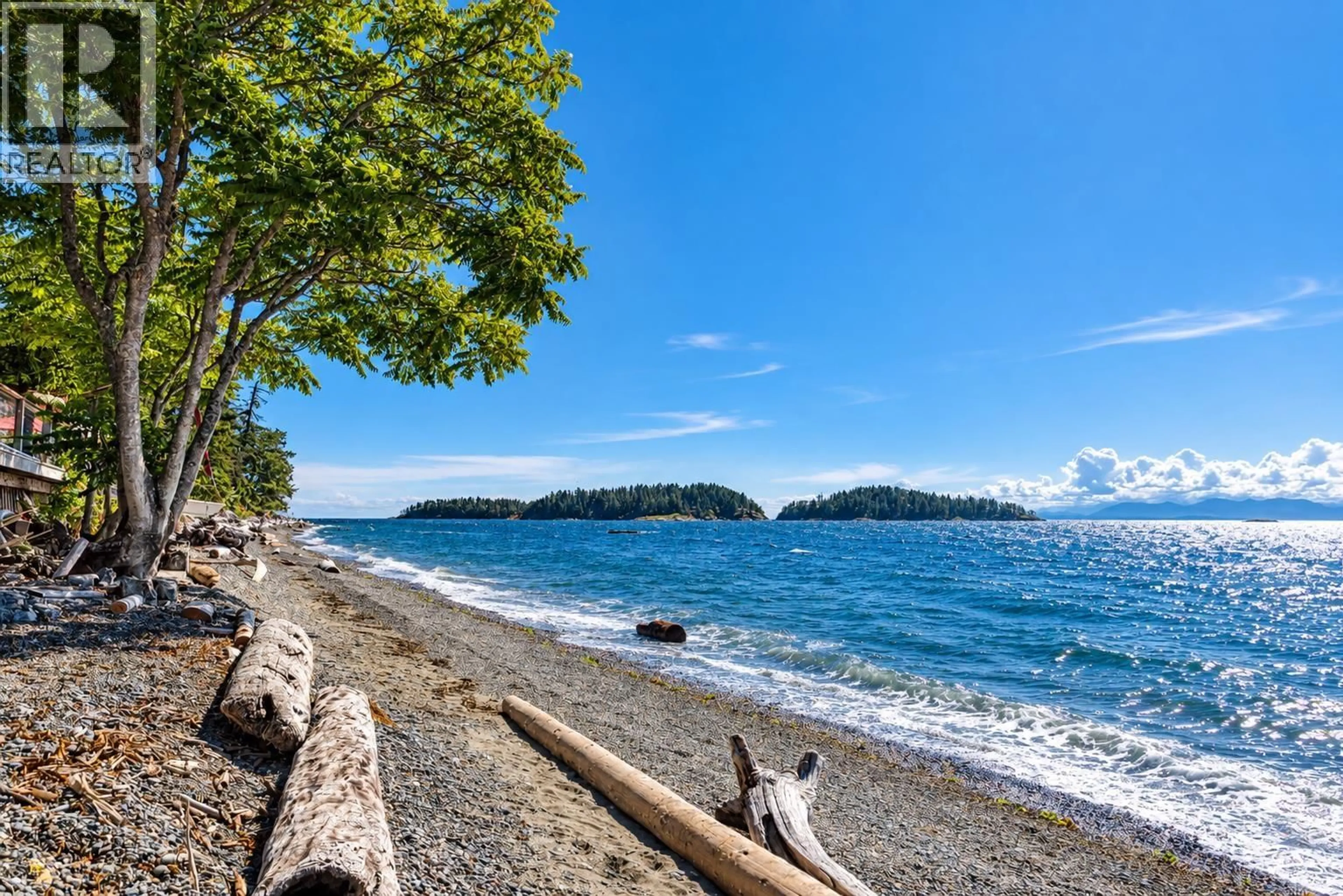 Patio, water/lake/river/ocean view for 6833 SUNSHINE COAST HIGHWAY, Sechelt British Columbia V7Z0T2