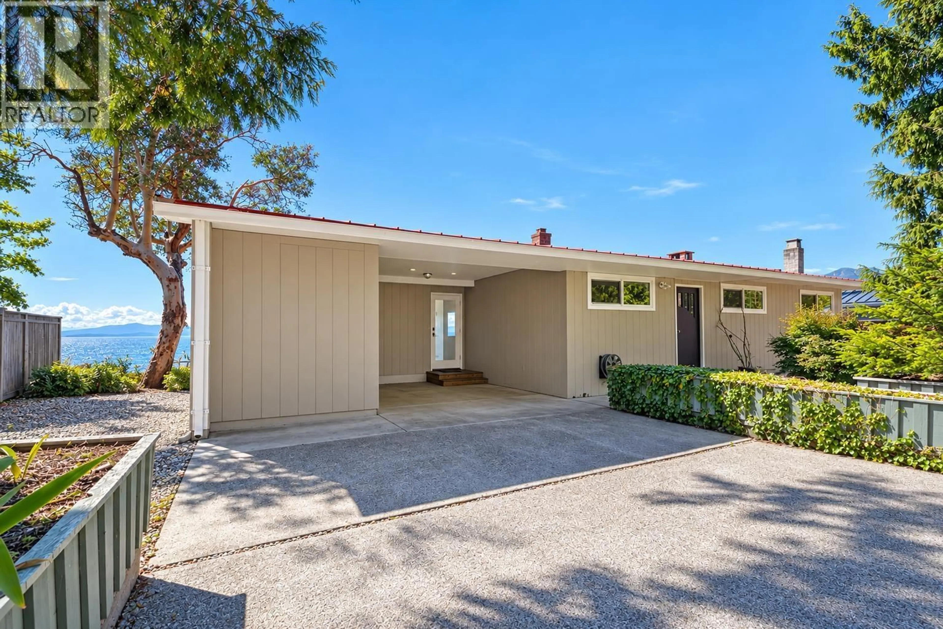 Home with vinyl exterior material, street for 6833 SUNSHINE COAST HIGHWAY, Sechelt British Columbia V7Z0T2