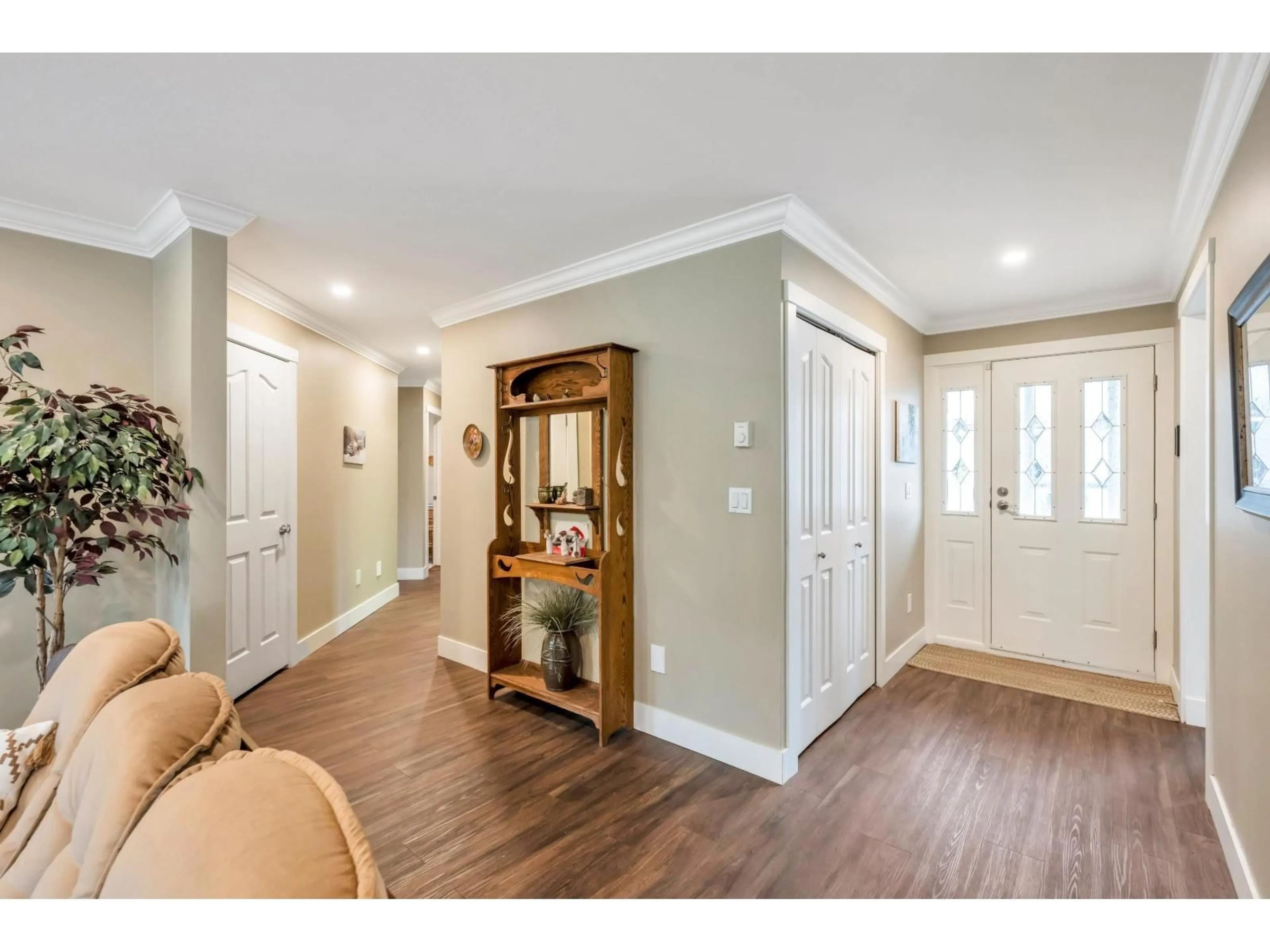 Indoor entryway for 84 - 34959 OLD CLAYBURN ROAD, Abbotsford British Columbia V2S6W7