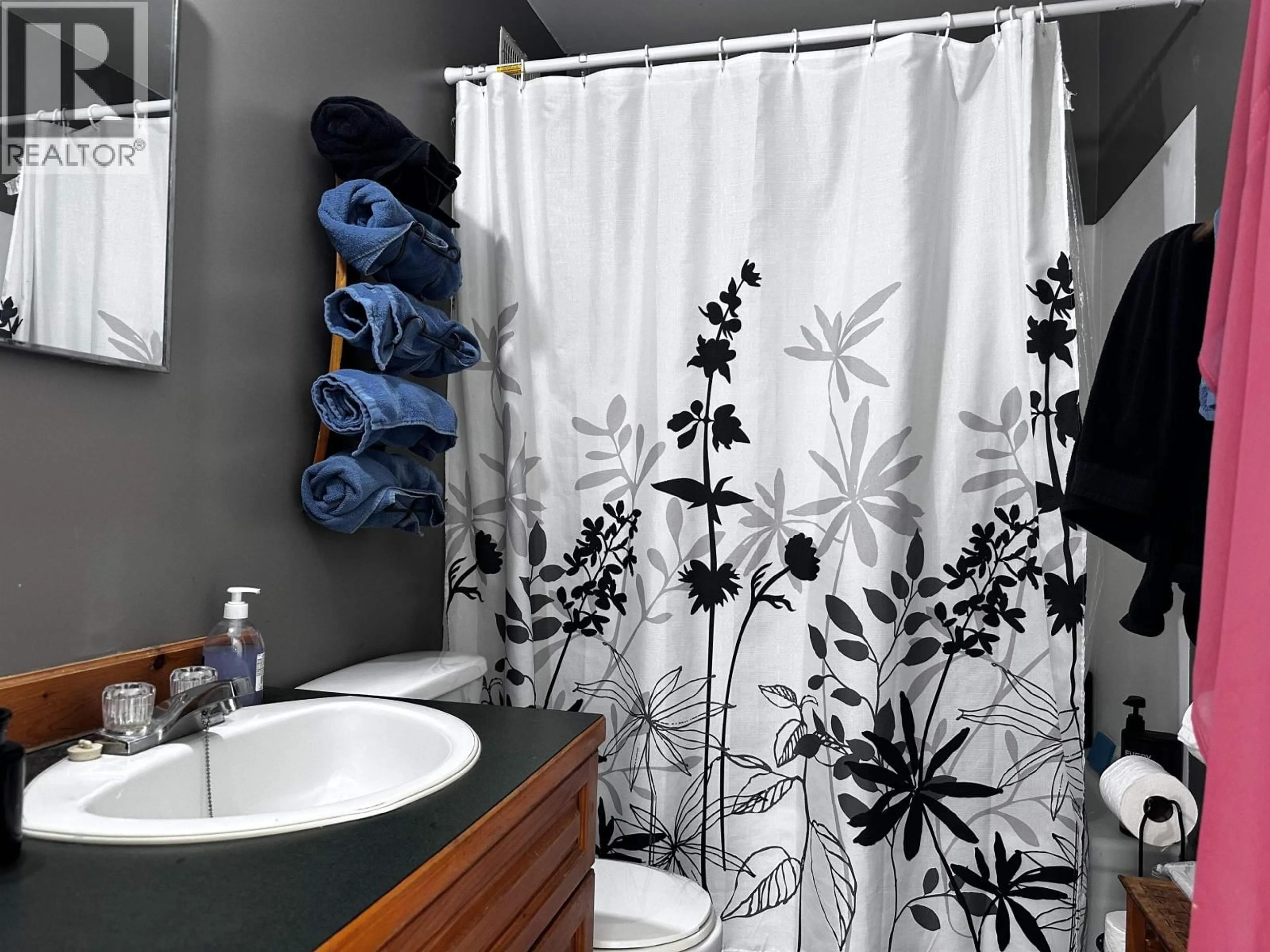 Standard bathroom, unknown for 3965 FELKER STREET, Lac La Hache British Columbia V0K1T0