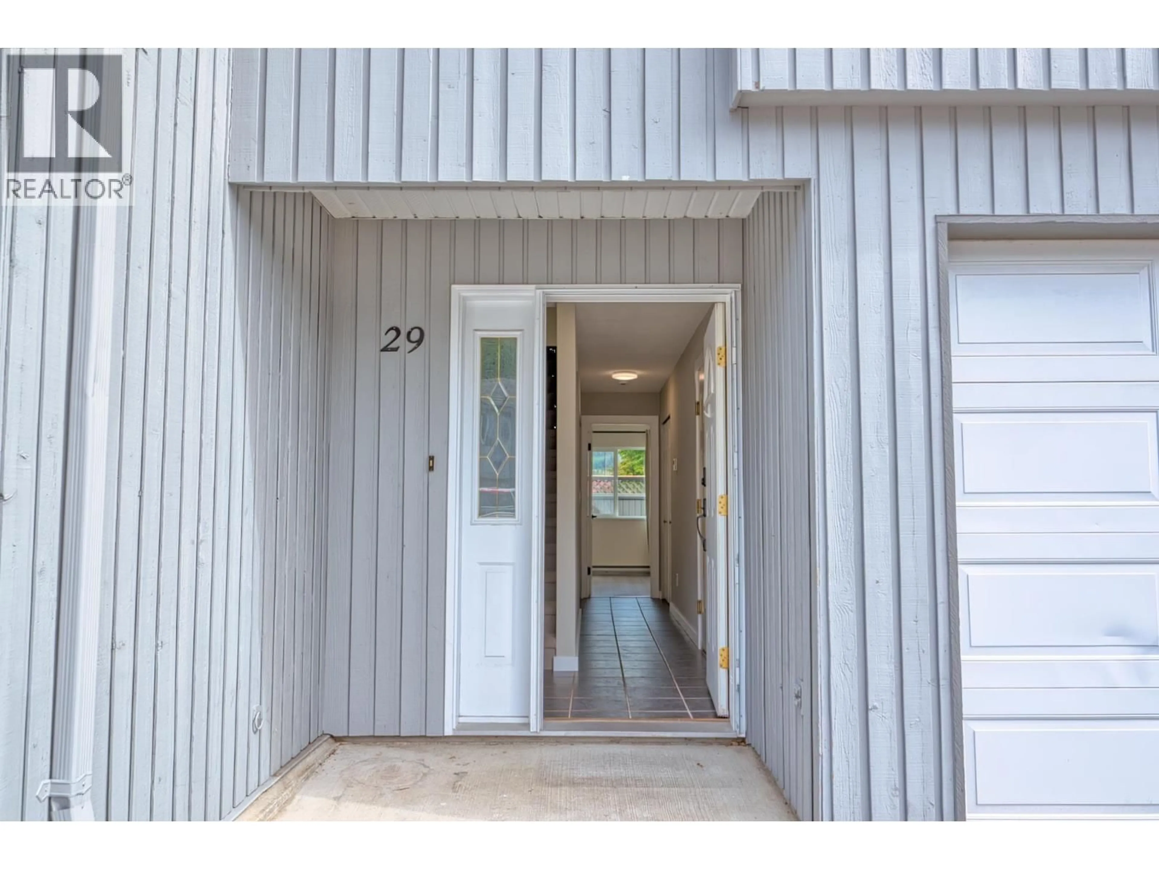 Indoor entryway for 29 - 5761 WHARF AVENUE, Sechelt British Columbia V0N3A3