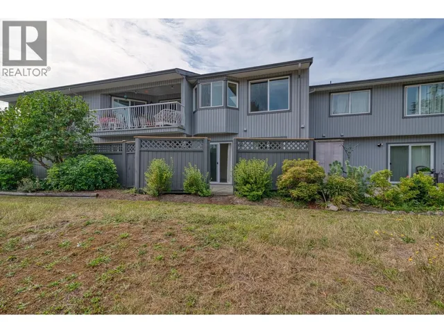 29 - 5761 WHARF AVENUE, Sechelt 3