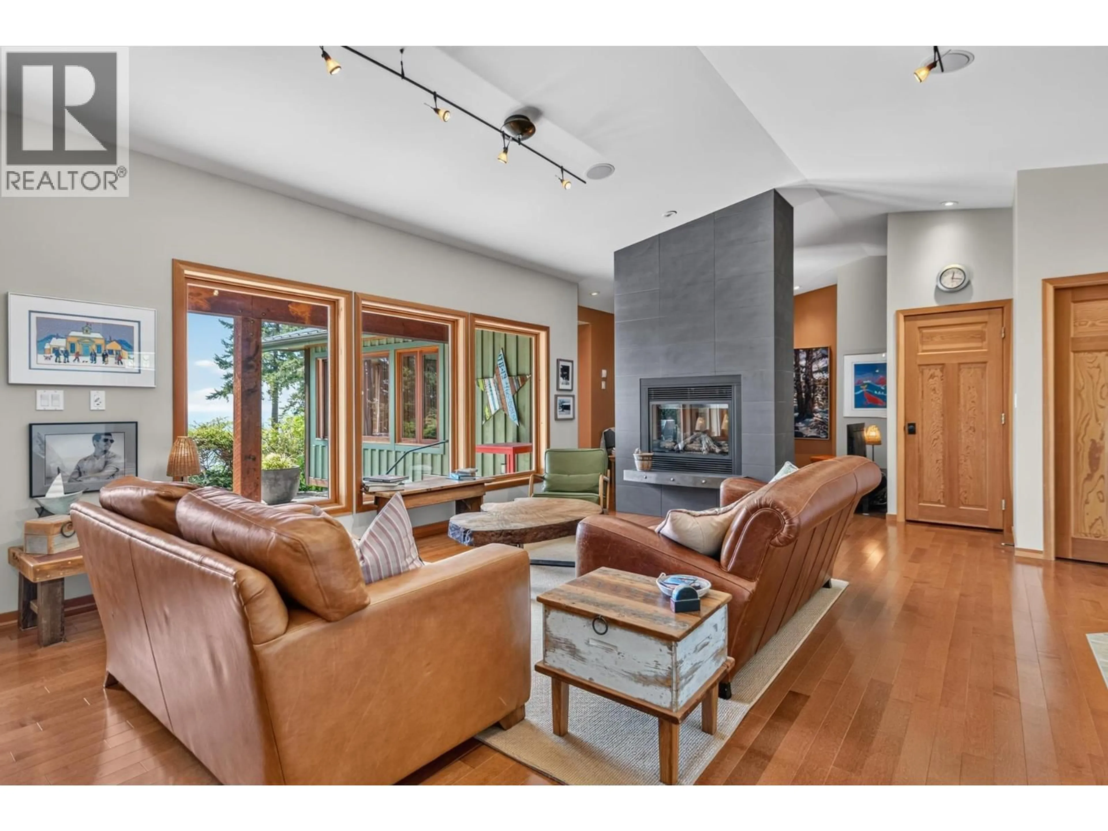 Living room with furniture, unknown for 987 GOWER POINT ROAD, Gibsons British Columbia V0N1V3