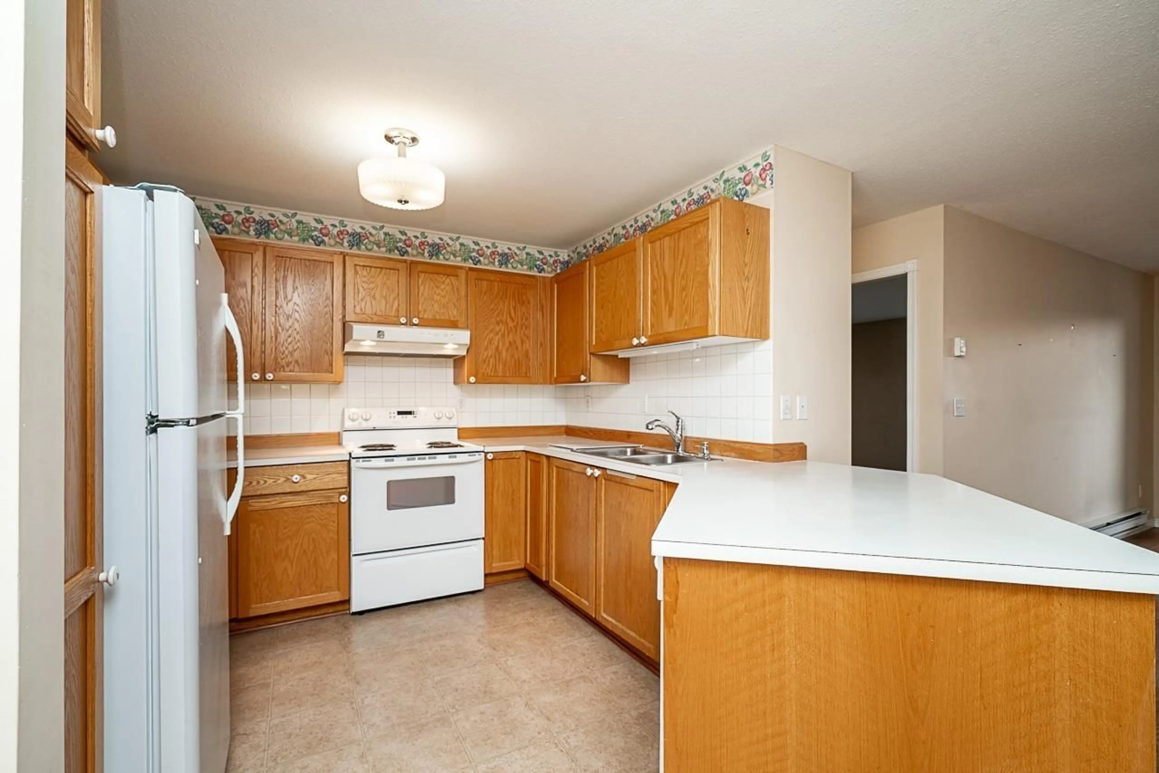 Standard kitchen, unknown for 102 - 17695 58 AVENUE, Surrey British Columbia V3S1L5