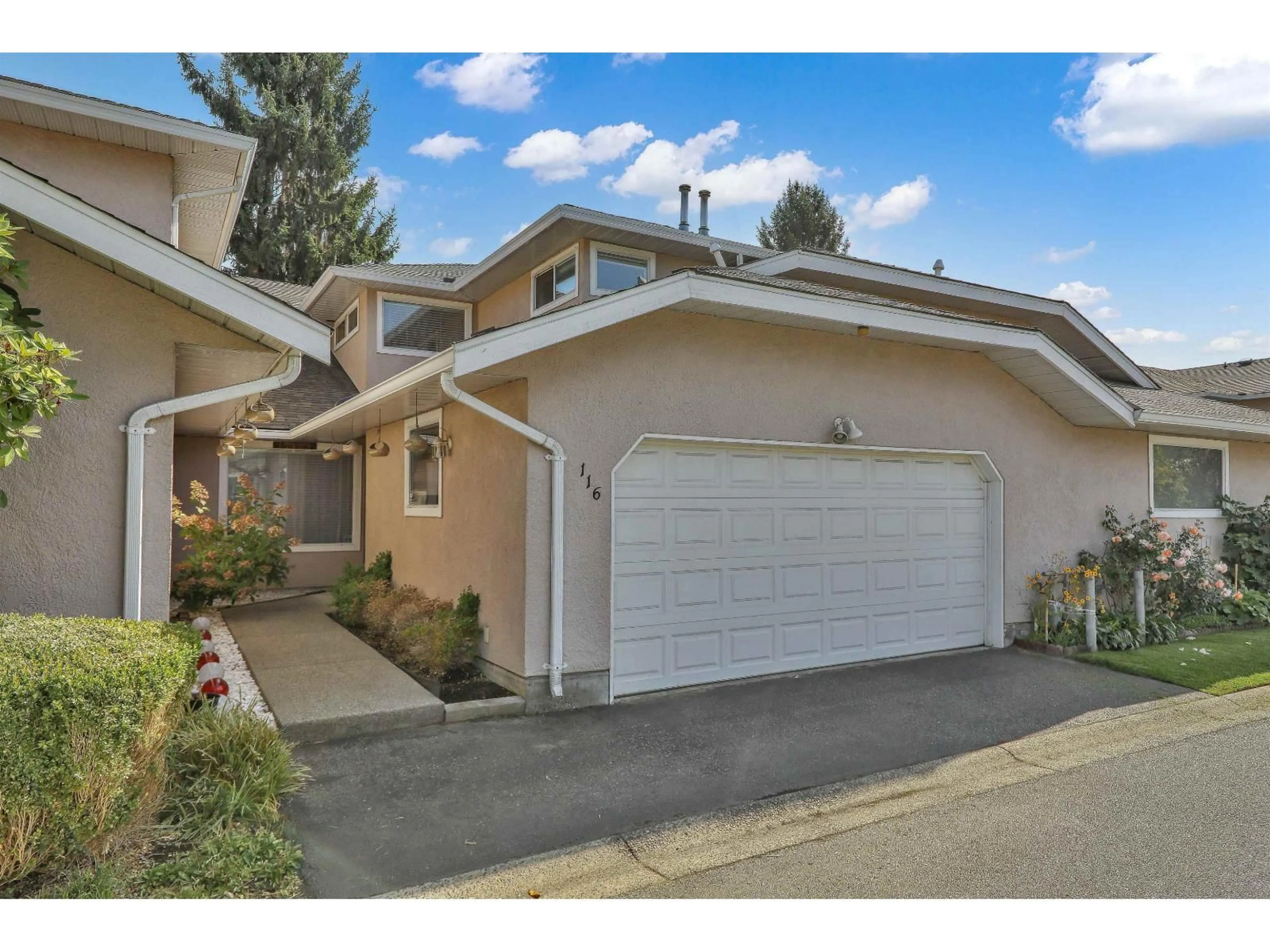 Indoor garage for 116 - 15501 89A AVENUE, Surrey British Columbia V3R0Z5