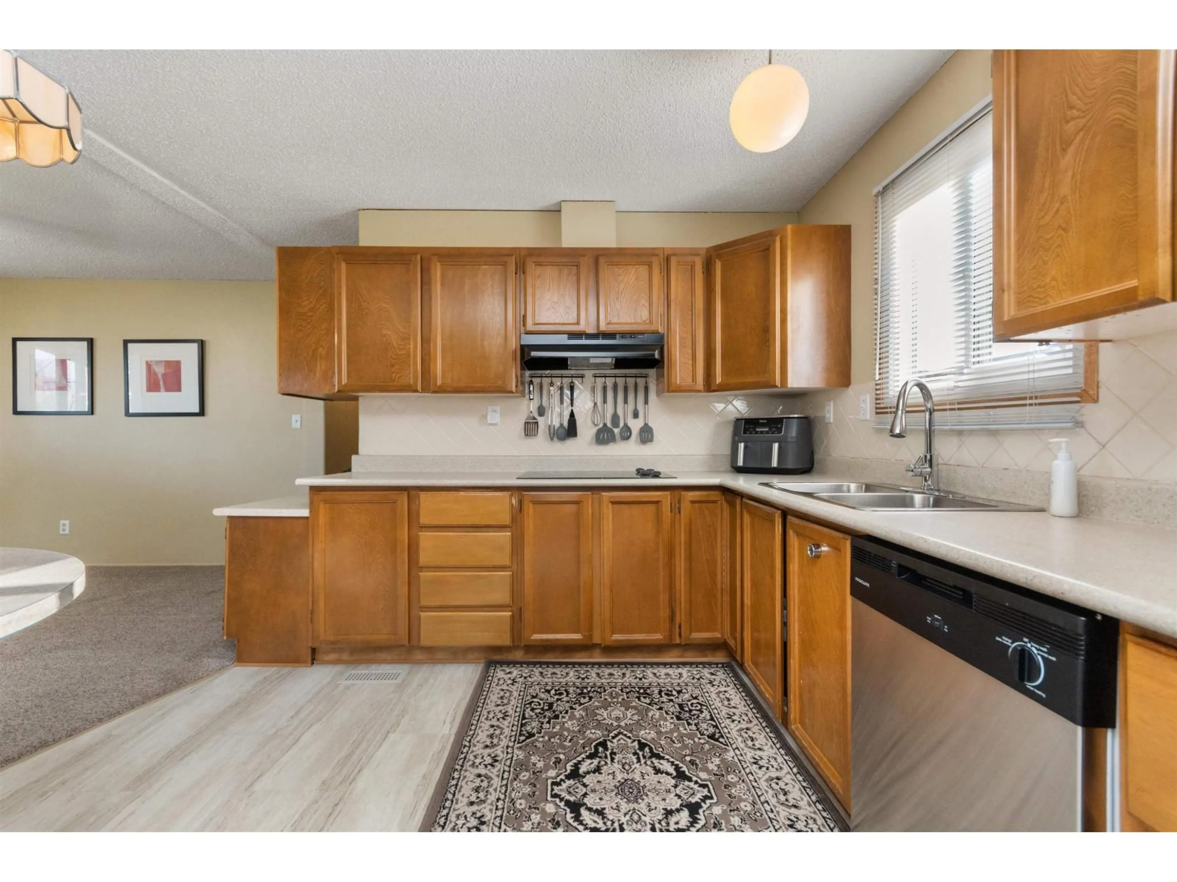Standard kitchen, wood/laminate floor for 137 - 6338 VEDDER ROAD, Chilliwack British Columbia V2R3R4