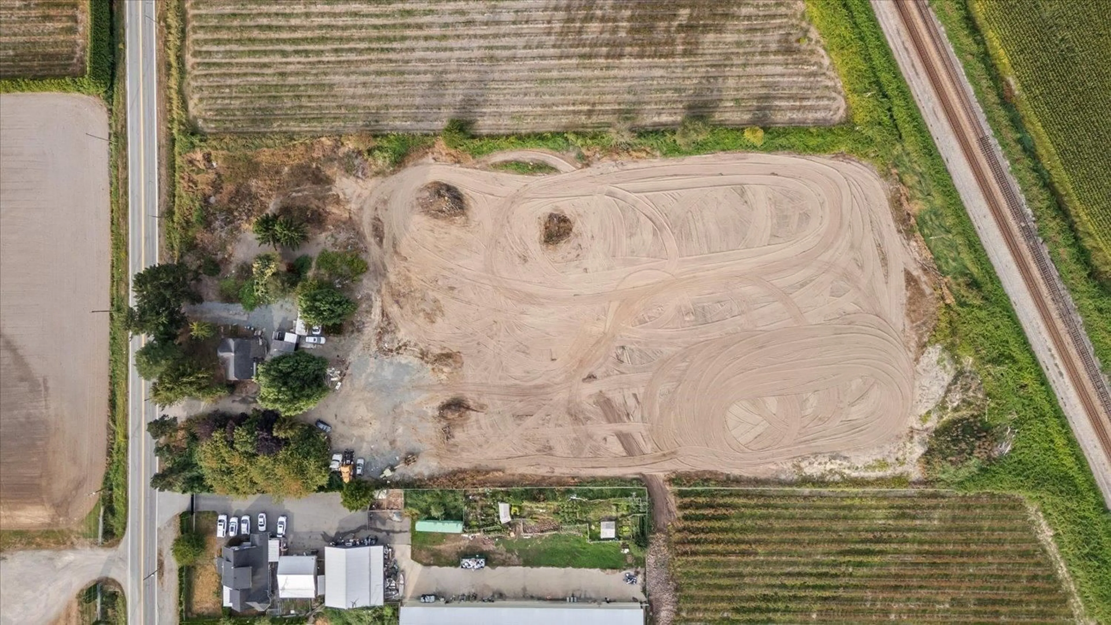 A pic from outside/outdoor area/front of a property/back of a property/a pic from drone, building for 32219 HARRIS ROAD, Abbotsford British Columbia V4X1W1