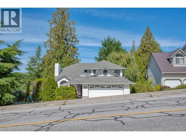 5818 TRAIL AVENUE, Sechelt 5