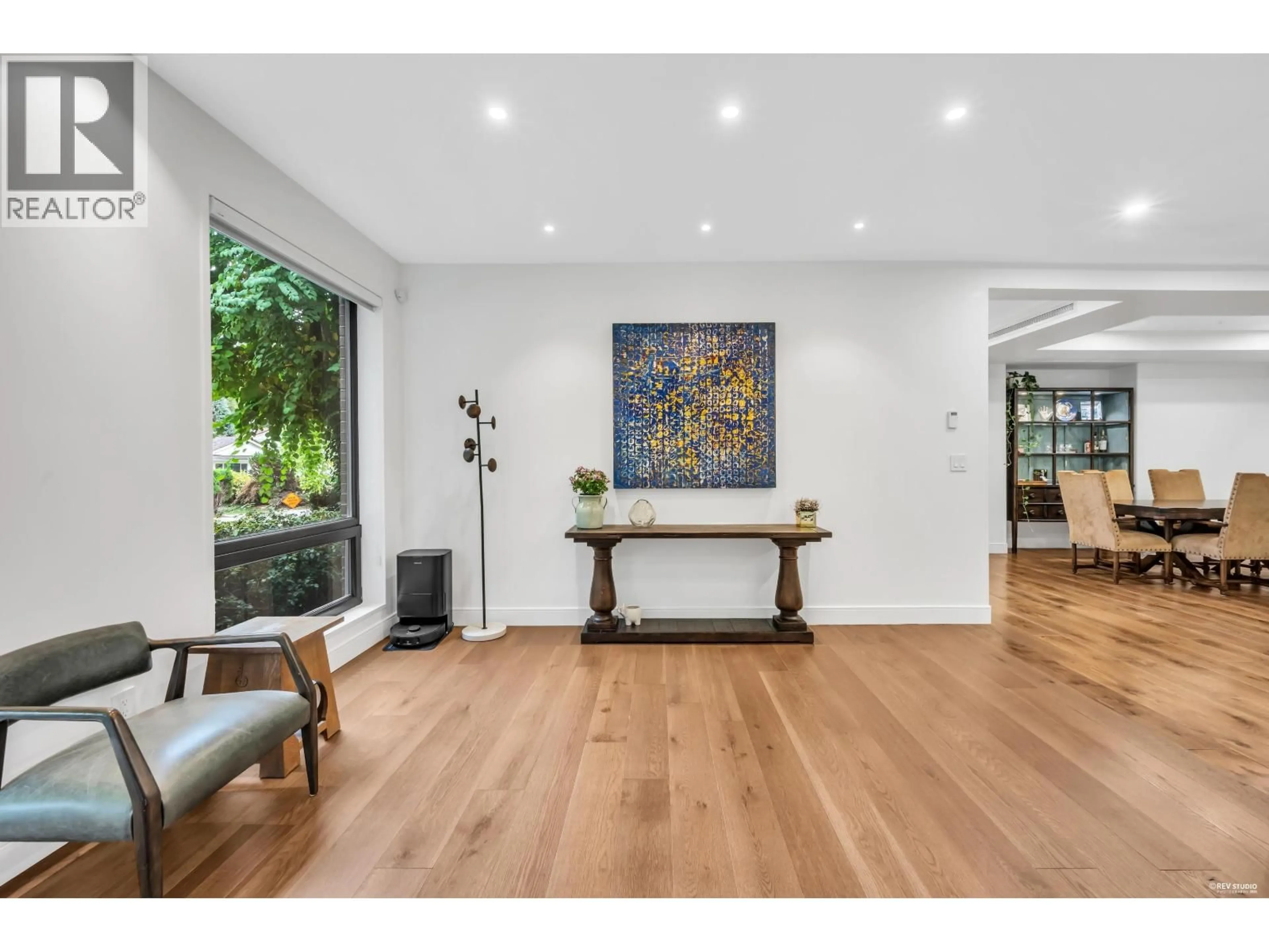Indoor entryway for 1112 W 38TH AVENUE, Vancouver British Columbia V6M1P9
