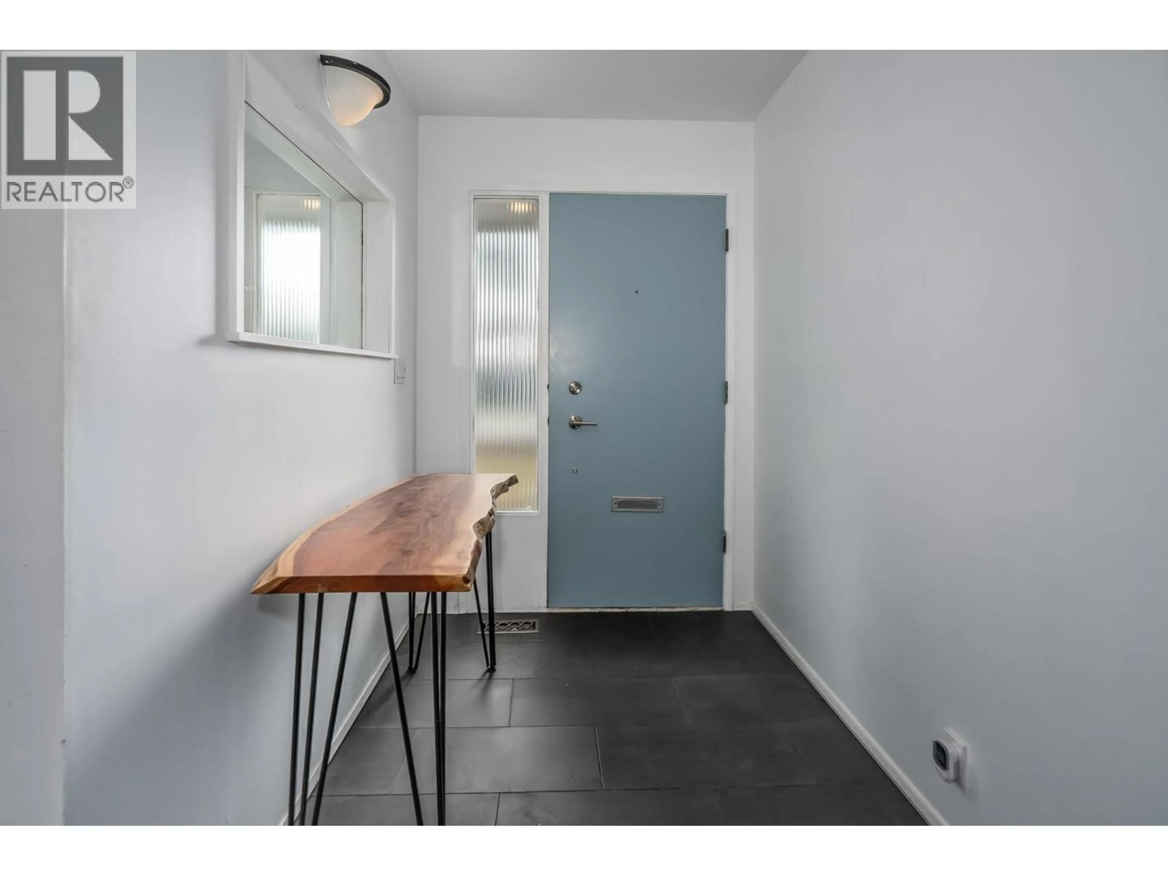 Indoor entryway for 5529 8A AVENUE, Delta British Columbia V4M1V2