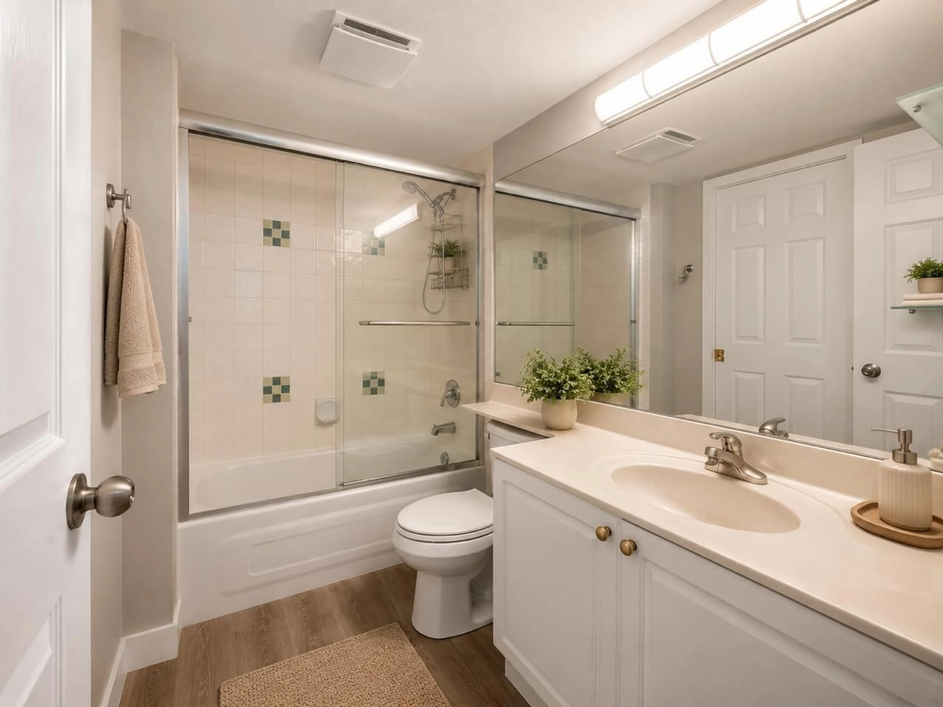 Standard bathroom, ceramic/tile floor for 205 - 13680 84 AVENUE, Surrey British Columbia V3W0T6