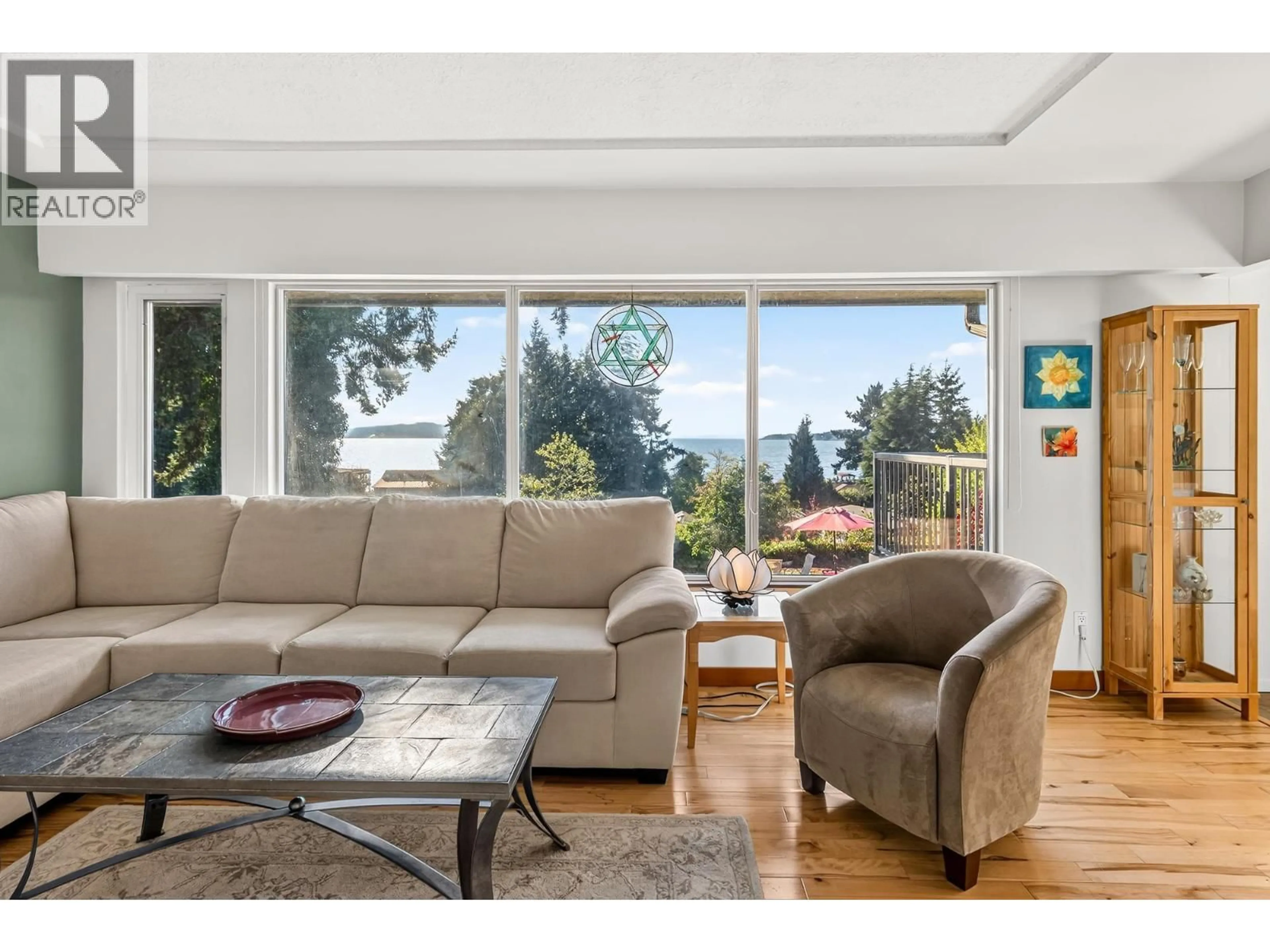 Living room with furniture, unknown for 4735 LAUREL AVENUE, Sechelt British Columbia V7Z0B4