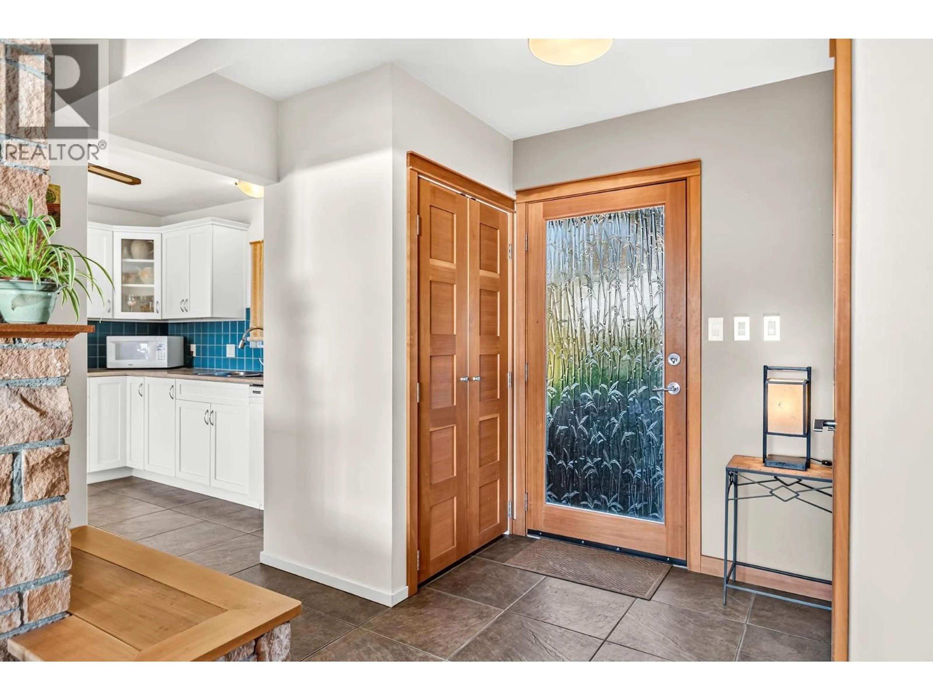 Indoor entryway for 4735 LAUREL AVENUE, Sechelt British Columbia V7Z0B4