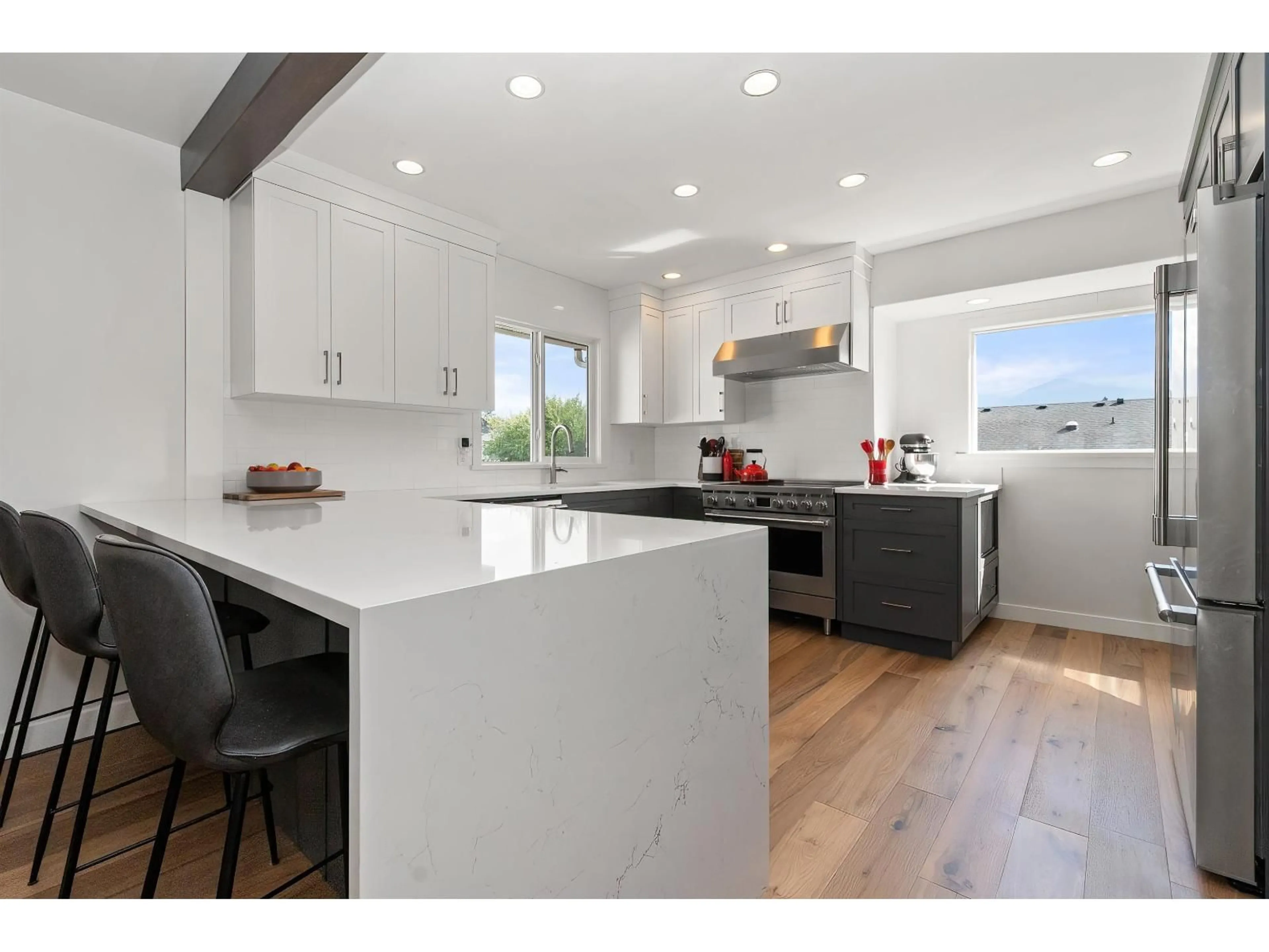 Open concept kitchen, wood/laminate floor for 5892 GLENDALE DRIVE, Chilliwack British Columbia V2R3A6