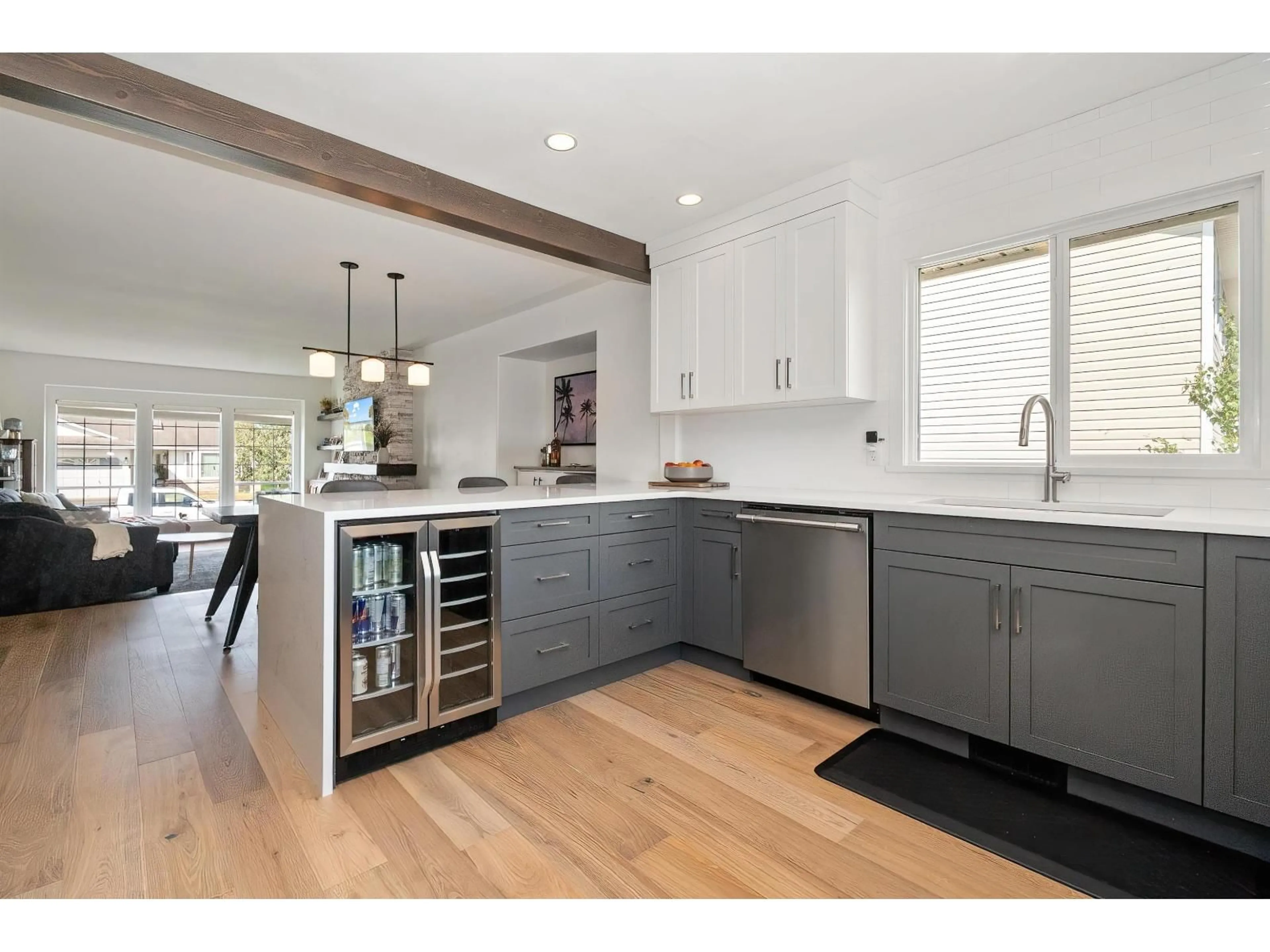 Open concept kitchen, wood/laminate floor for 5892 GLENDALE DRIVE, Chilliwack British Columbia V2R3A6