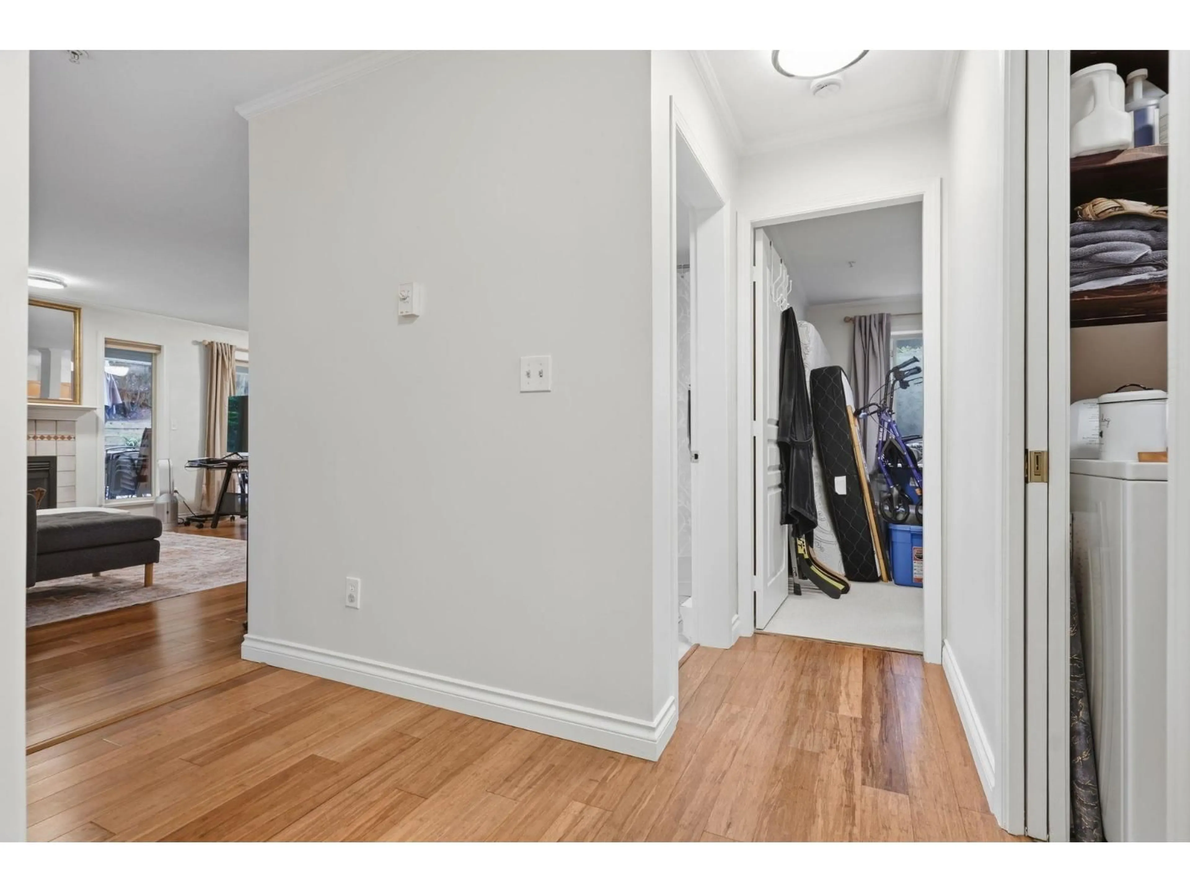 Indoor entryway for 116 - 33478 ROBERTS AVE AVENUE, Abbotsford British Columbia V2S8E1