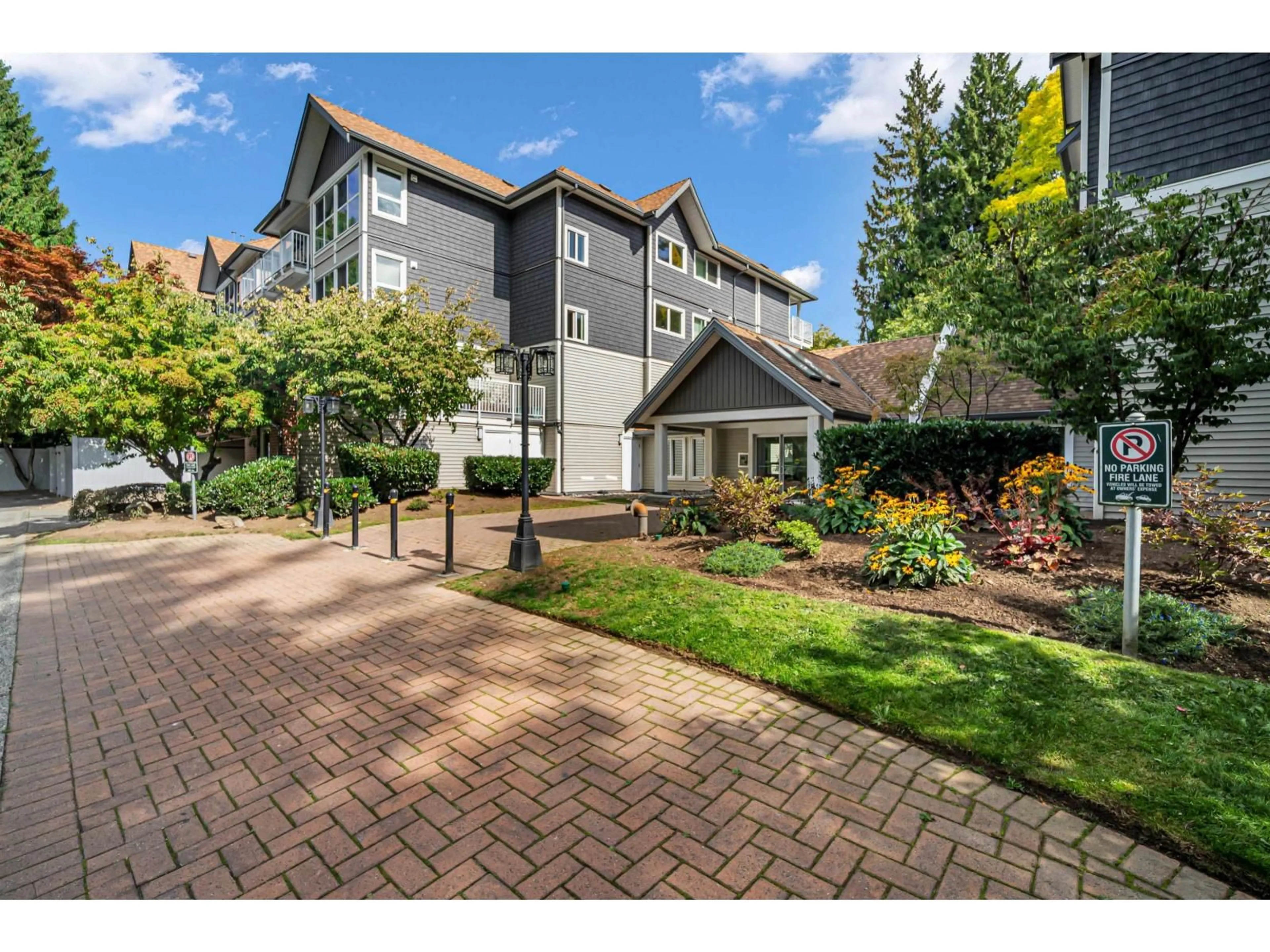 Unknown for 202 - 9650 148 STREET, Surrey British Columbia V3R0W2