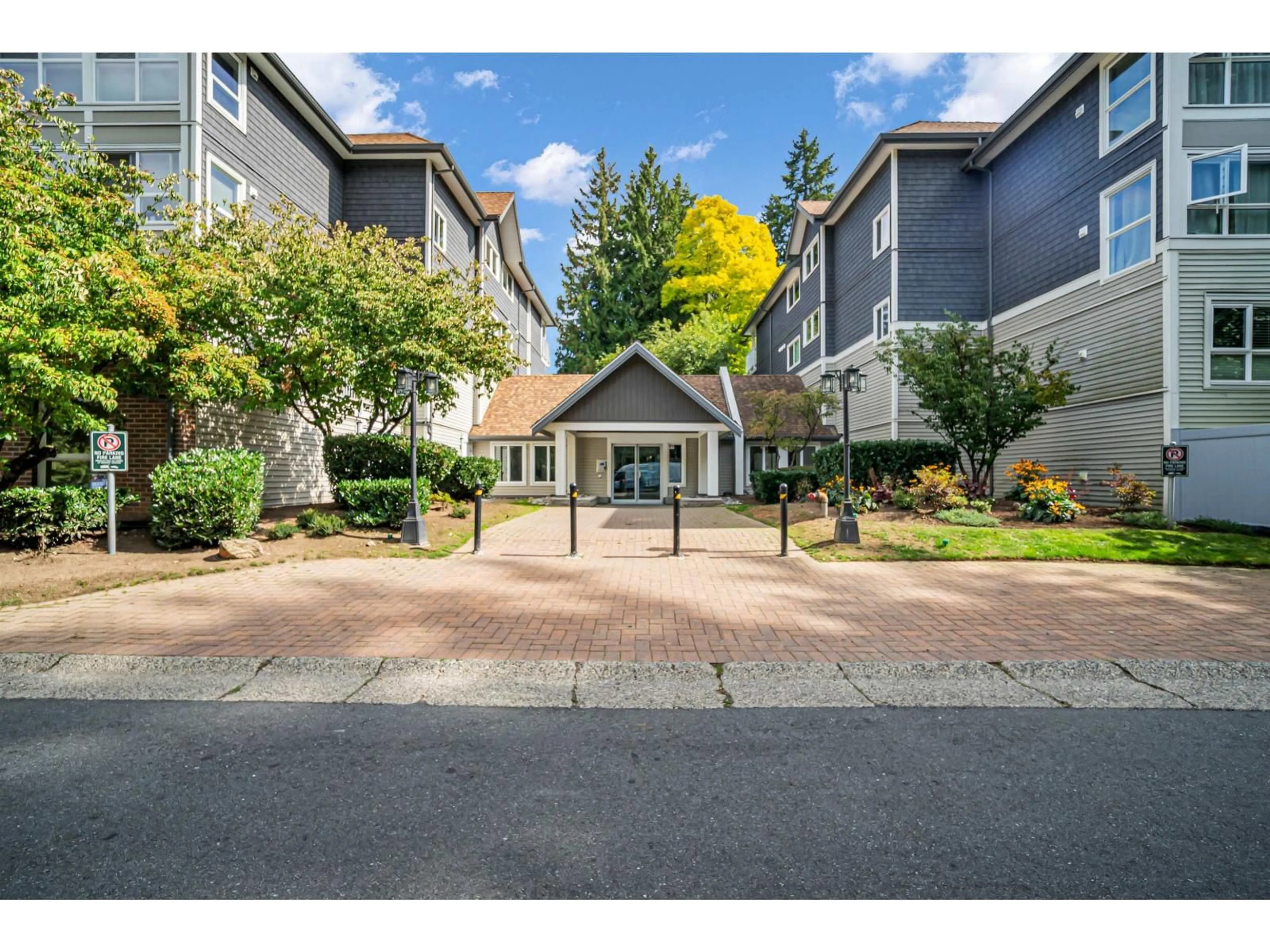 Unknown for 202 - 9650 148 STREET, Surrey British Columbia V3R0W2