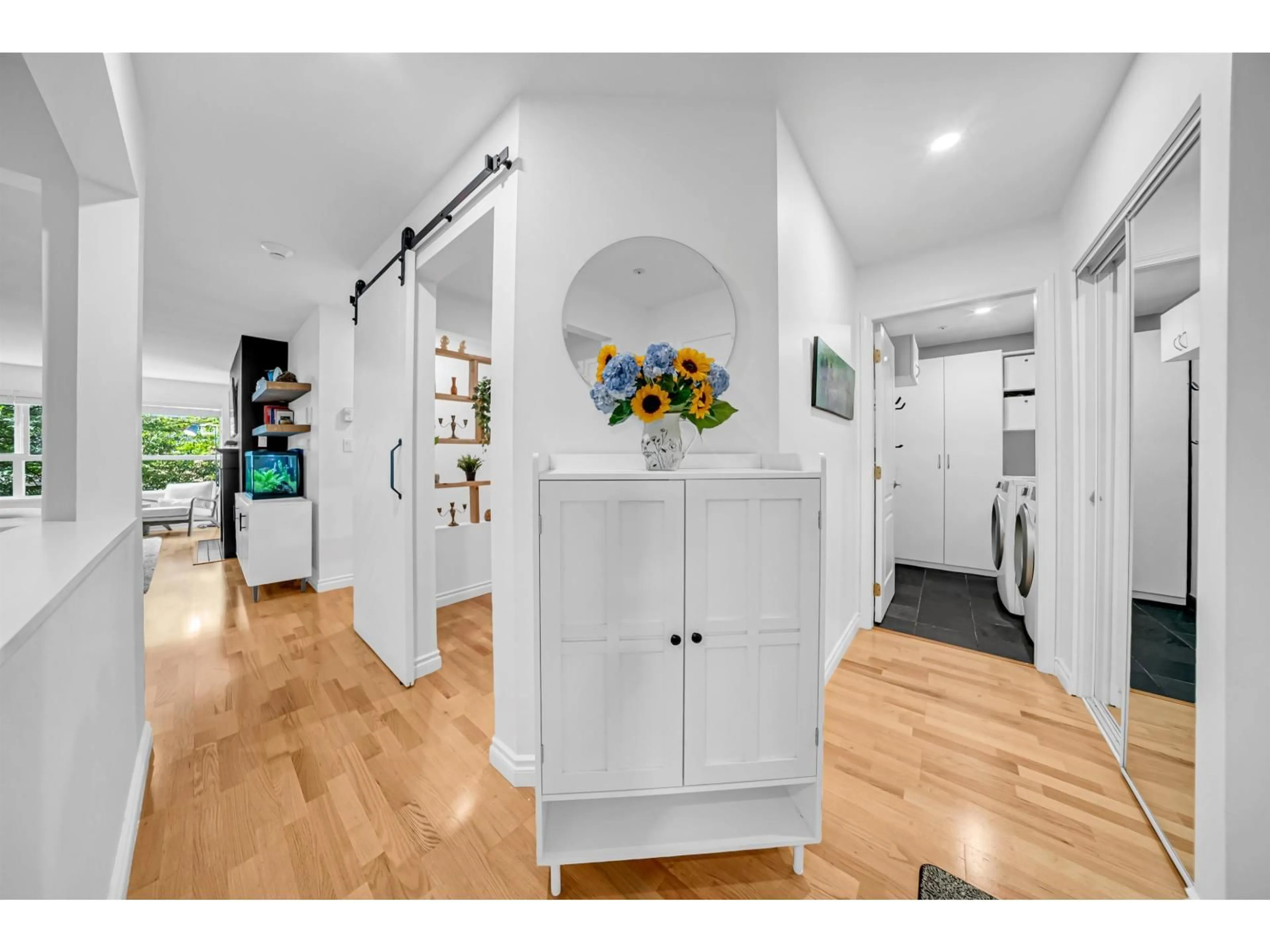 Indoor entryway for 202 - 9650 148 STREET, Surrey British Columbia V3R0W2
