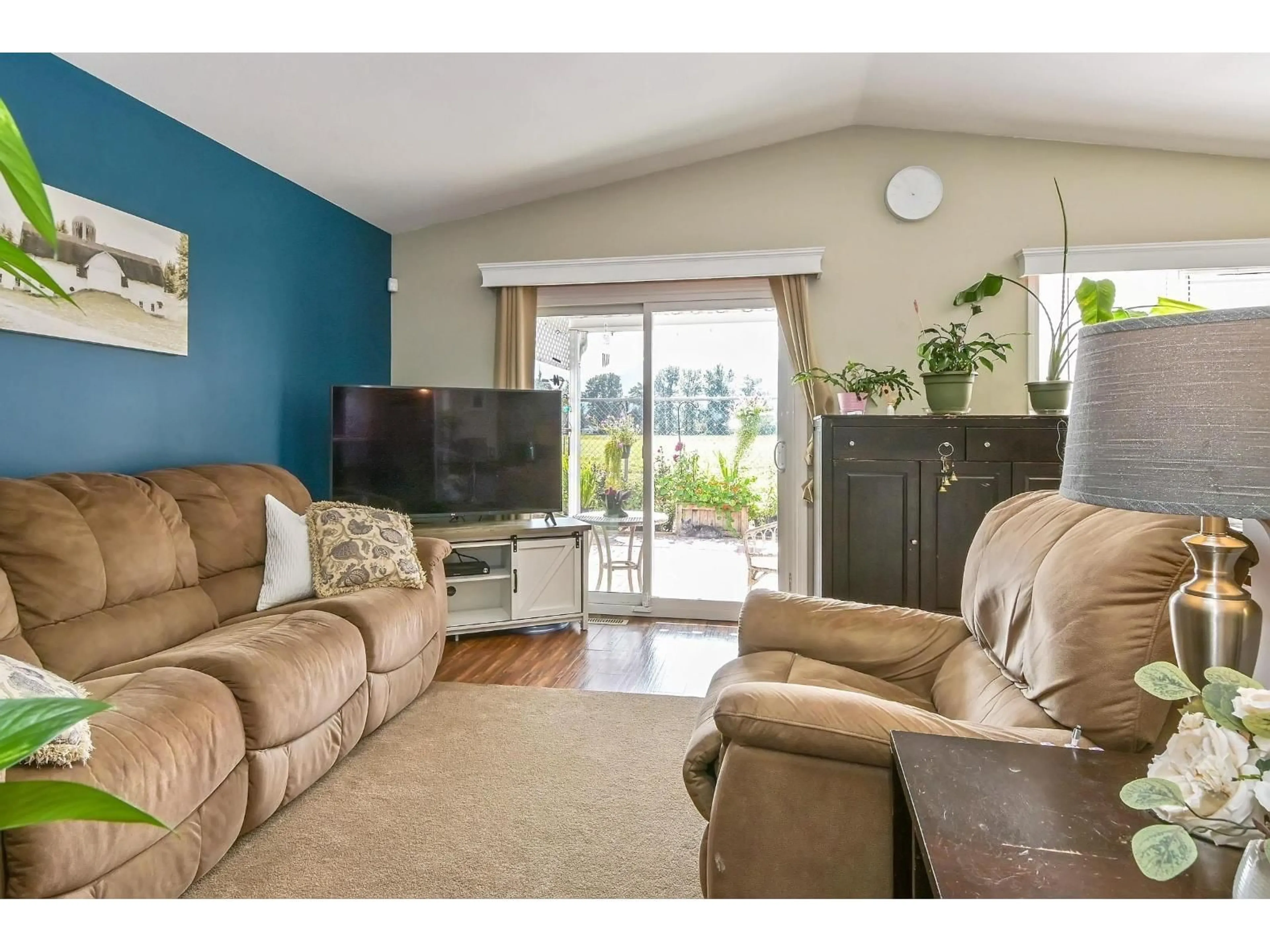 Living room with furniture, unknown for 83A - 45918 KNIGHT ROAD, Chilliwack British Columbia V2R3X4