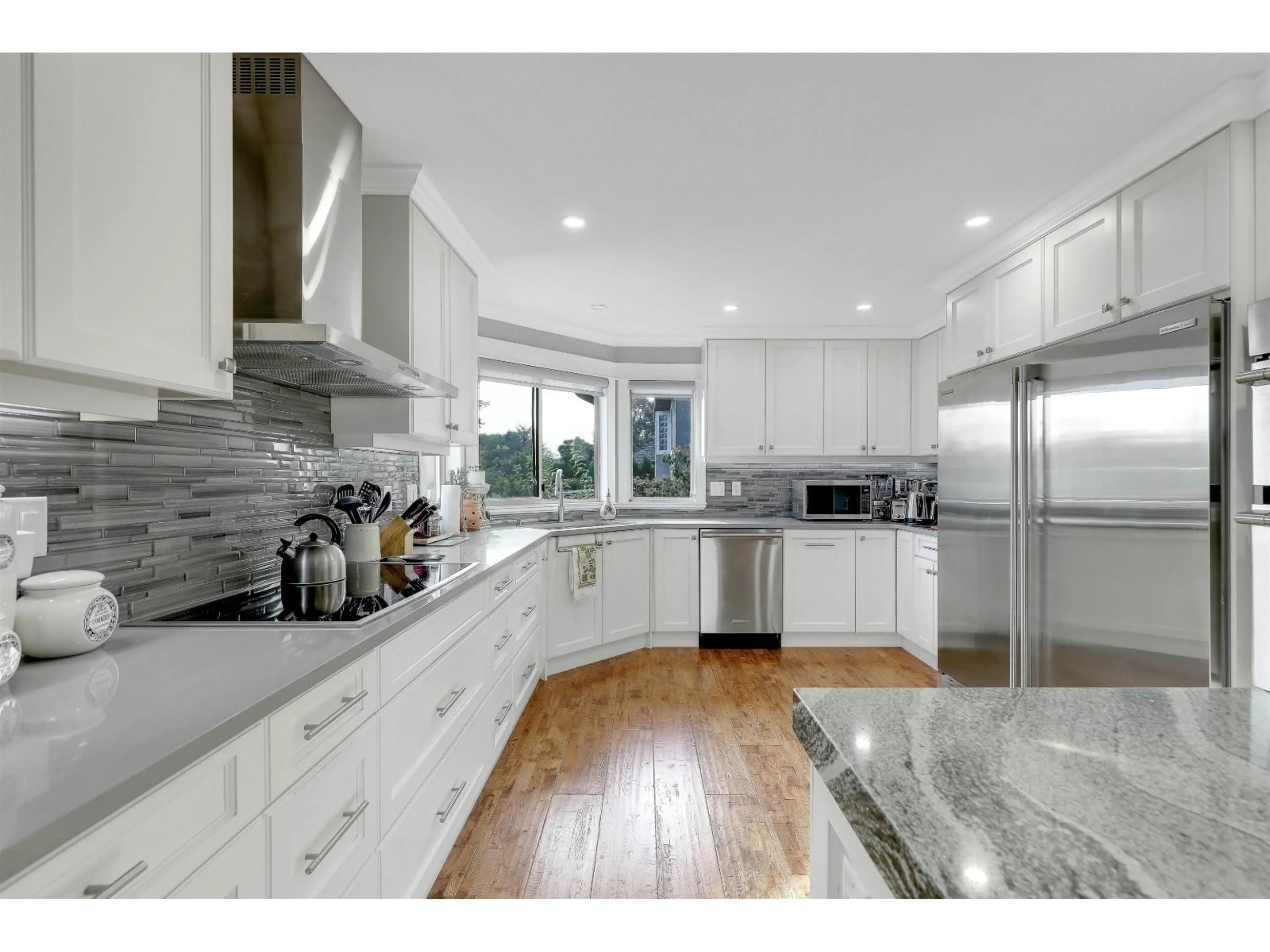 Open concept kitchen, ceramic/tile floor for 16346 80 AVENUE, Surrey British Columbia V4N0X3