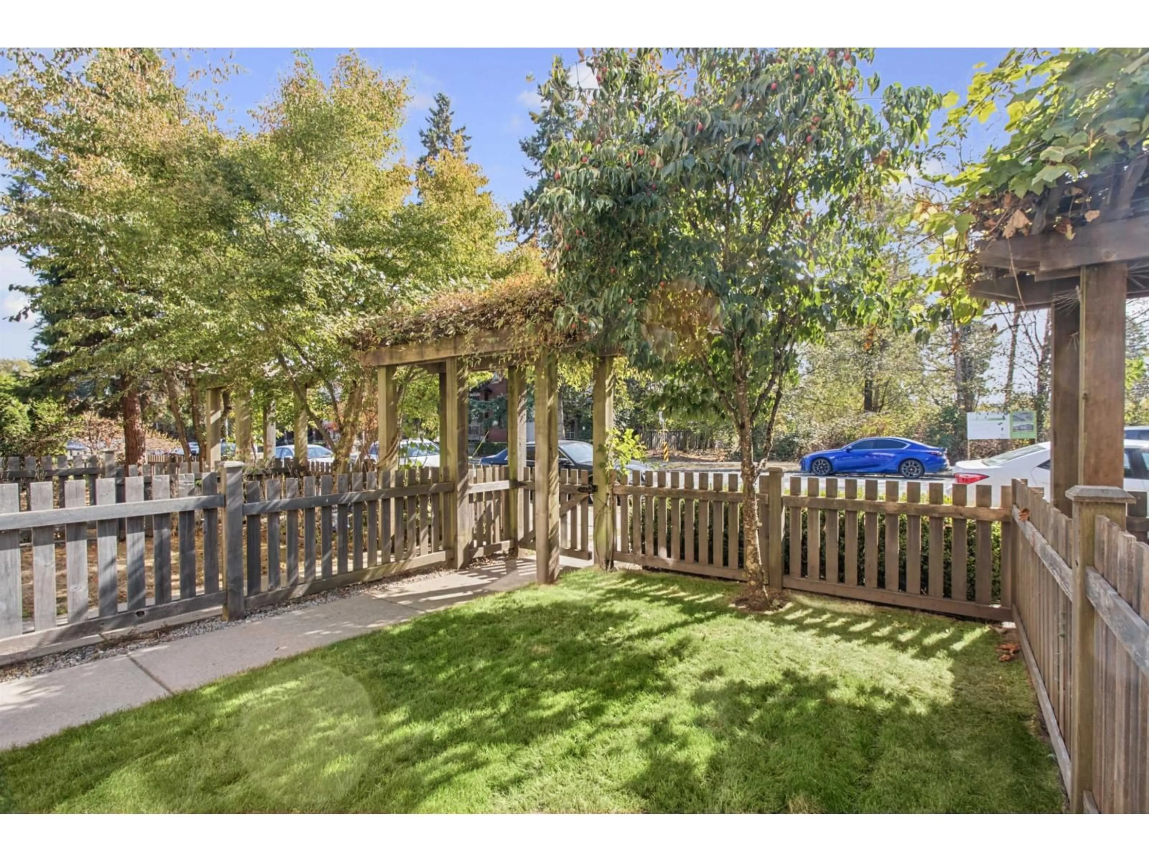 Patio, water/lake/river/ocean view for 16 - 8418 163 STREET, Surrey British Columbia V4N6K8