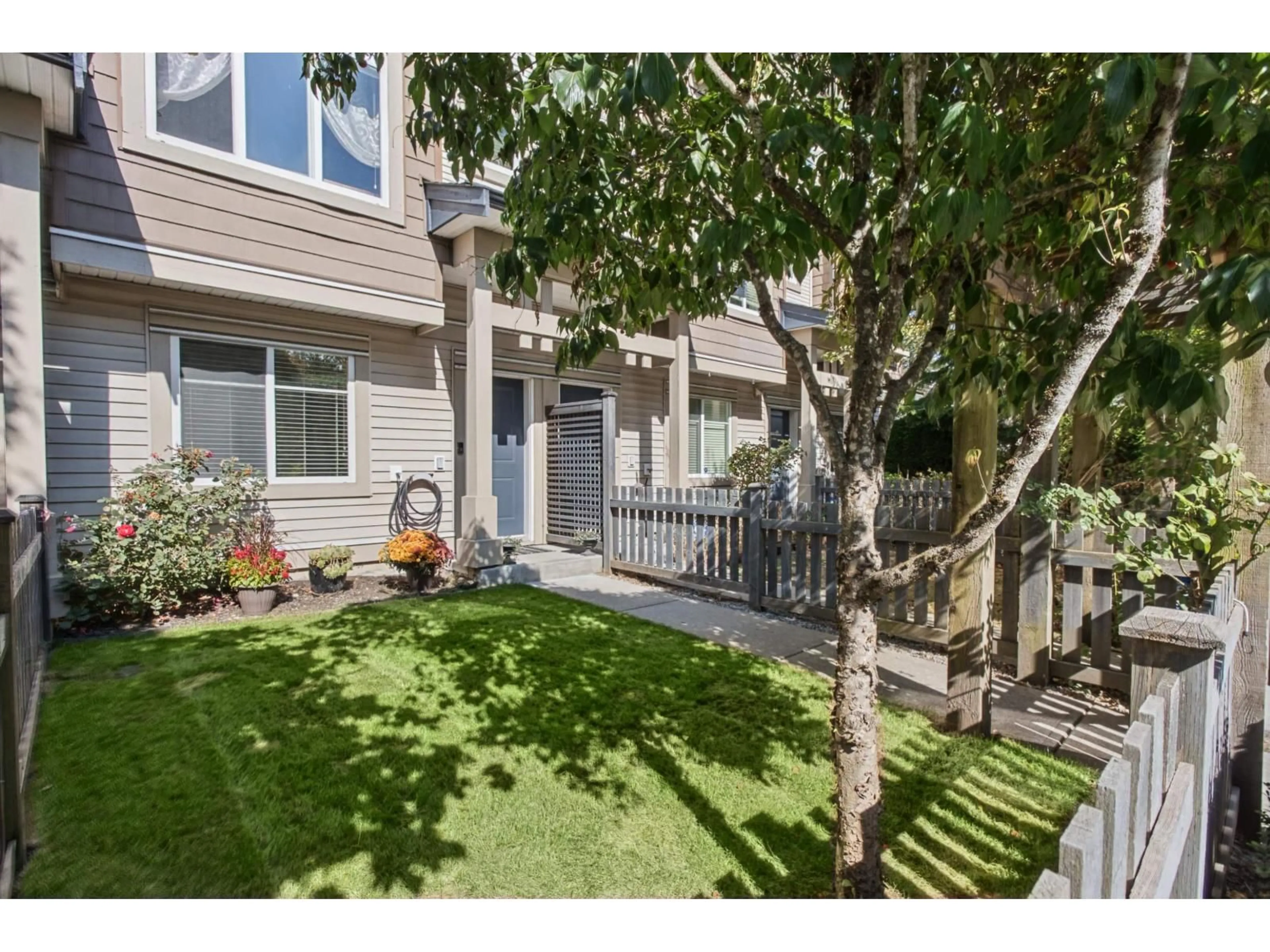 Patio, street for 16 - 8418 163 STREET, Surrey British Columbia V4N6K8