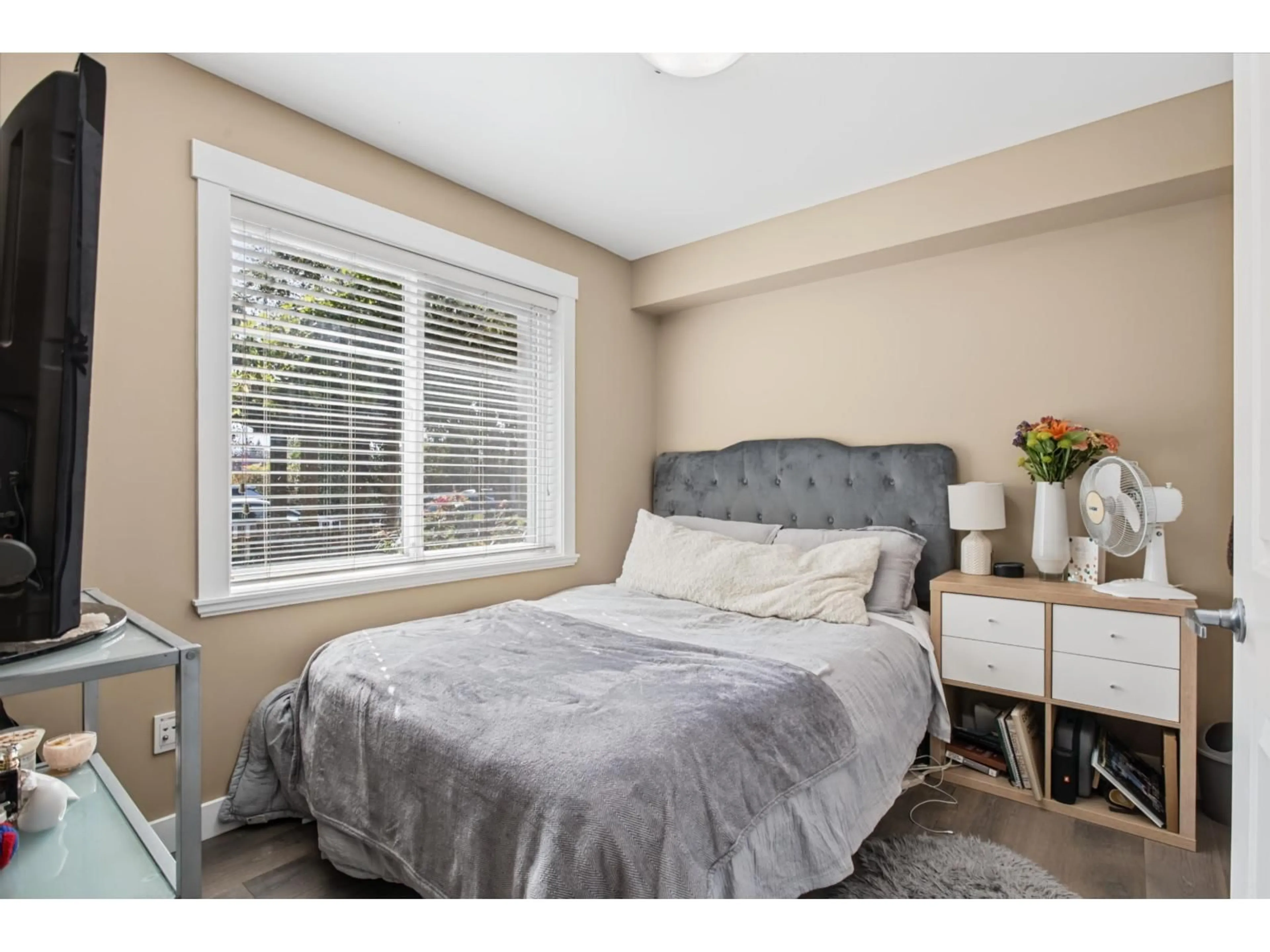 Bedroom with bed, wood/laminate floor for 16 - 8418 163 STREET, Surrey British Columbia V4N6K8