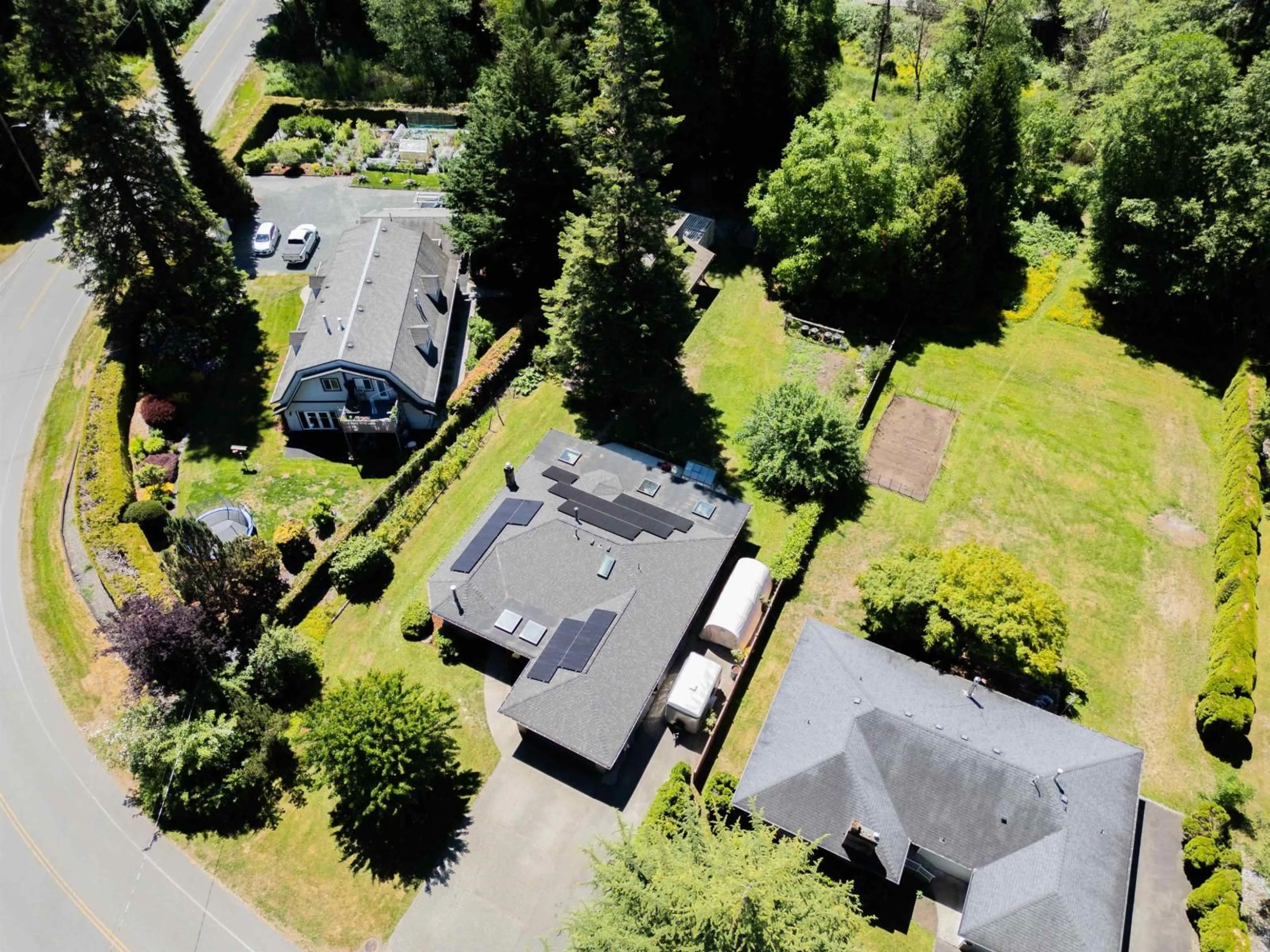 A pic from outside/outdoor area/front of a property/back of a property/a pic from drone, street for 21050 YEOMANS CRESCENT, Langley British Columbia V1M2P7